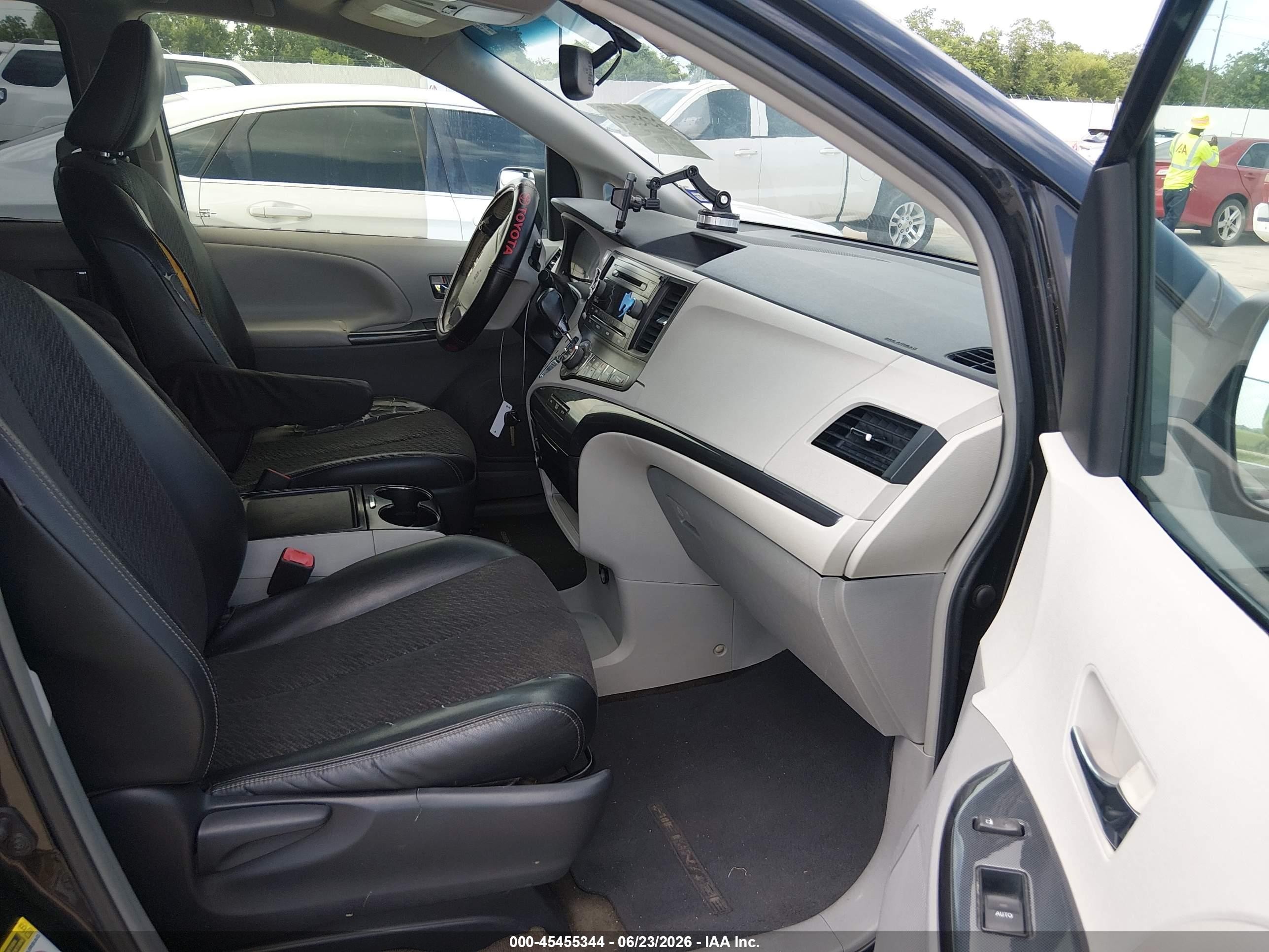 2012 Toyota Sienna Se 8 Passenger Черный vin: 5TDXK3DC1CS188270
