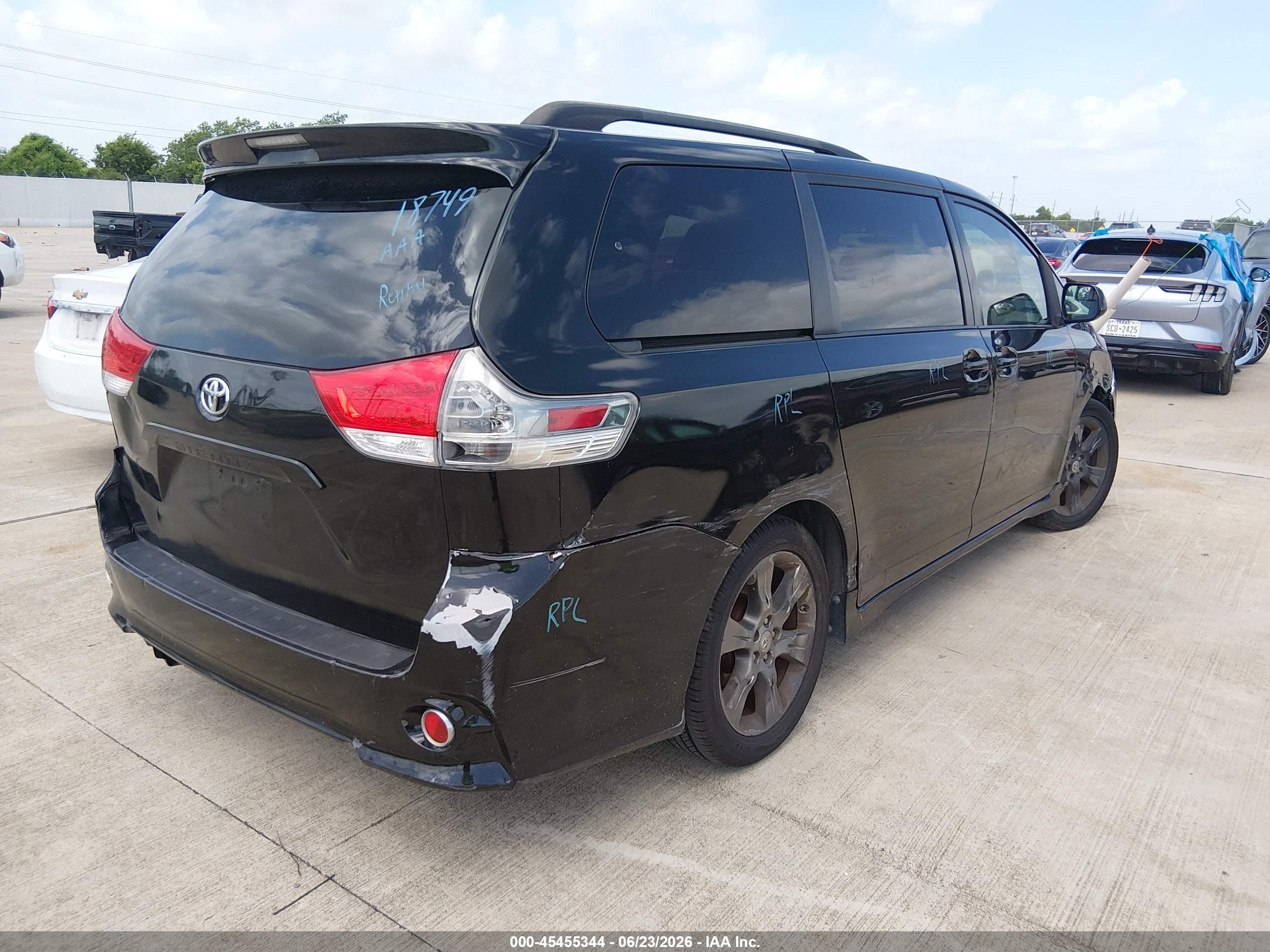 2012 Toyota Sienna Se 8 Passenger Черный vin: 5TDXK3DC1CS188270