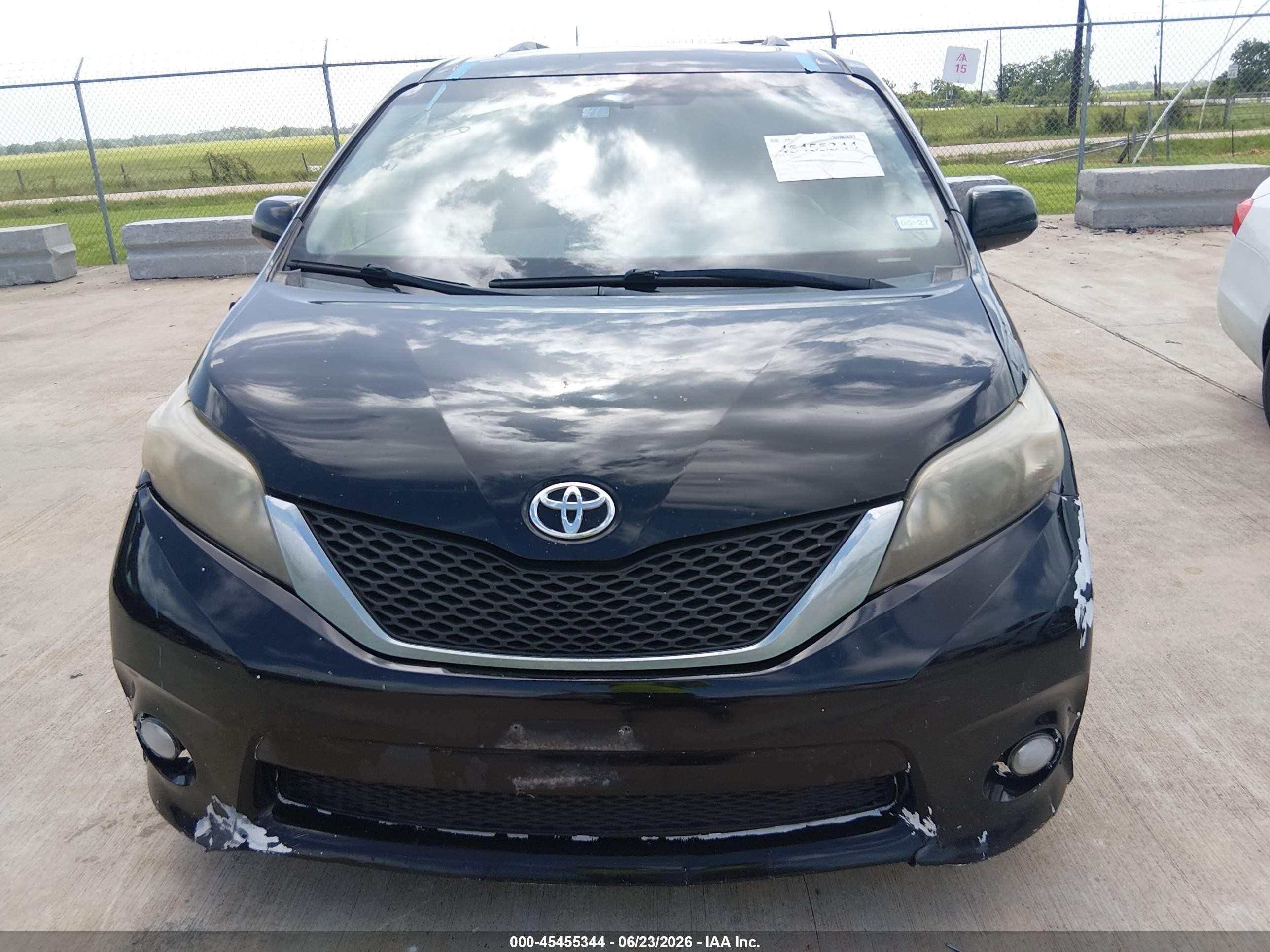 2012 Toyota Sienna Se 8 Passenger Черный vin: 5TDXK3DC1CS188270