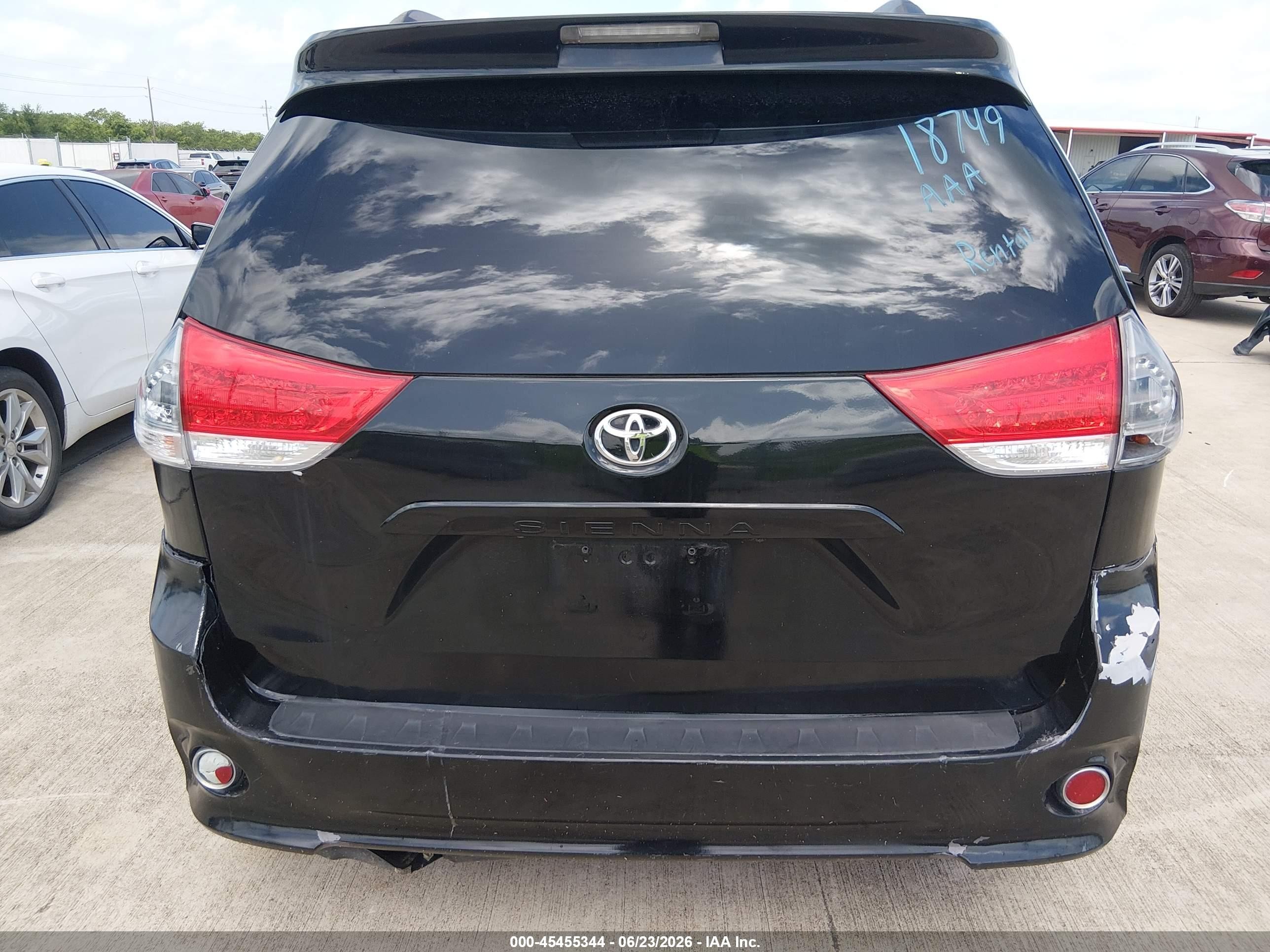 2012 Toyota Sienna Se 8 Passenger Черный vin: 5TDXK3DC1CS188270