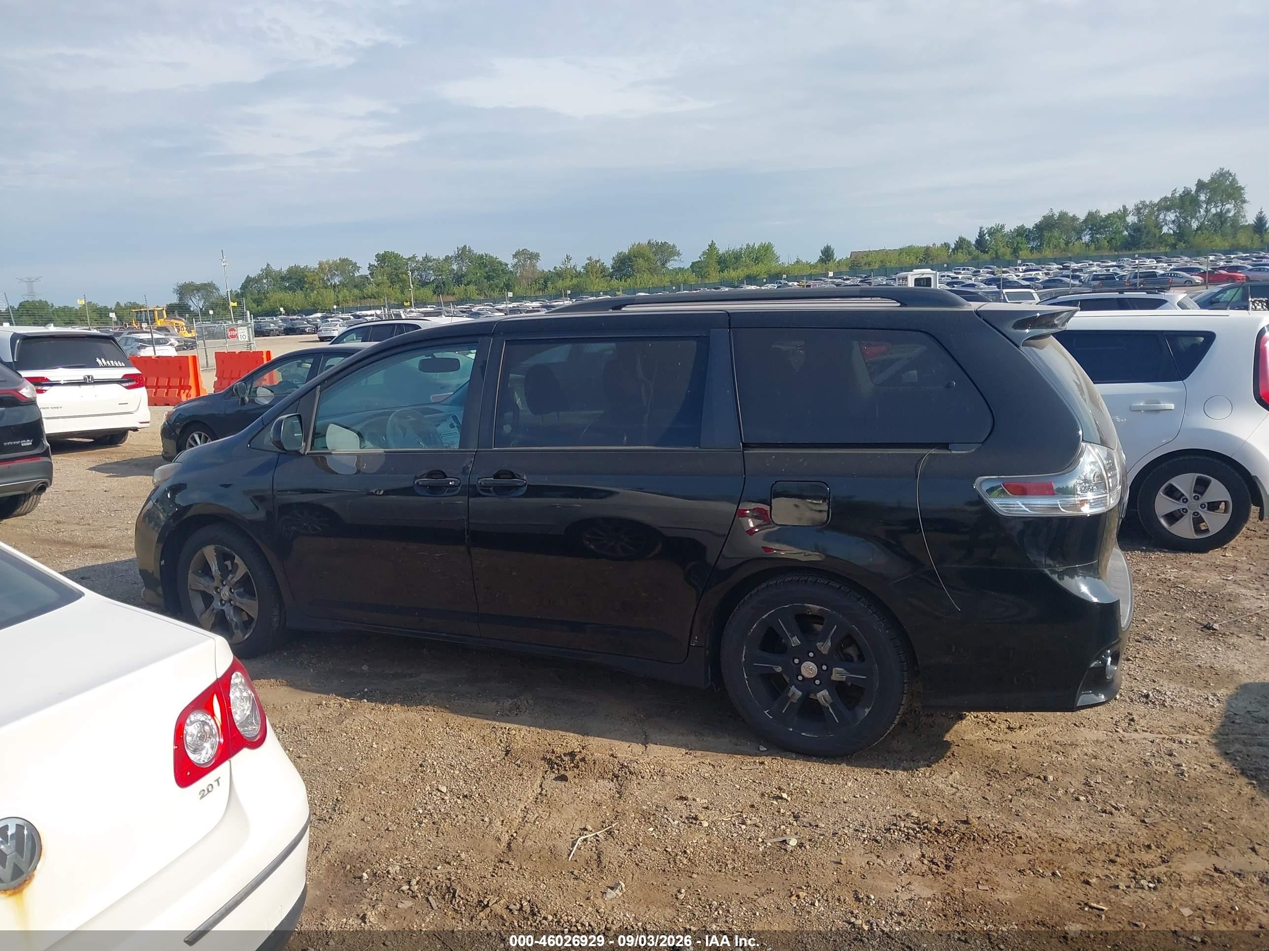 2012 Toyota Sienna Se 8 Passenger Black vin: 5TDXK3DC1CS193744