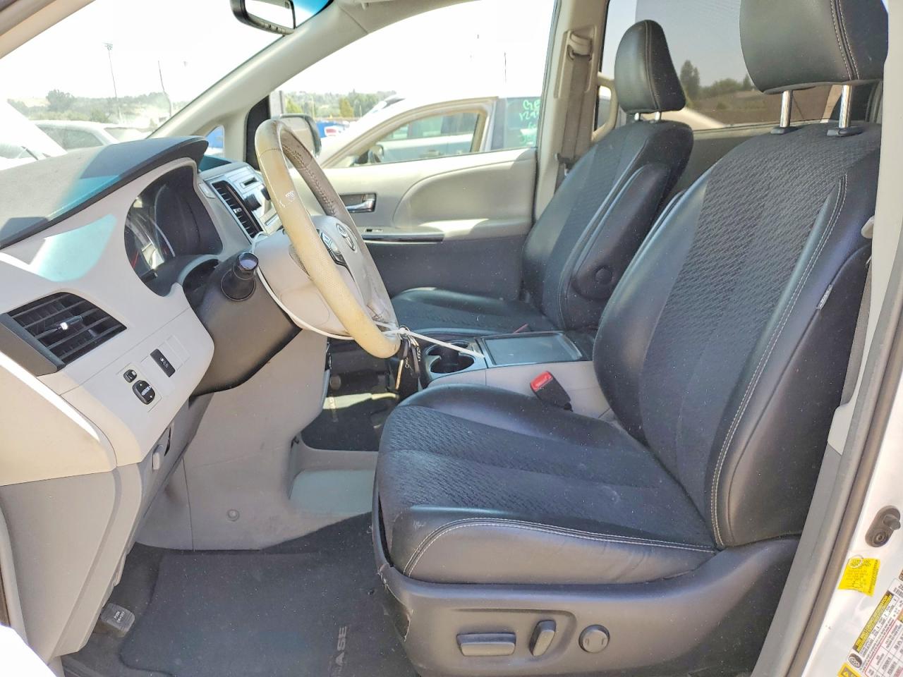 2012 Toyota Sienna Sport White vin: 5TDXK3DC1CS265235