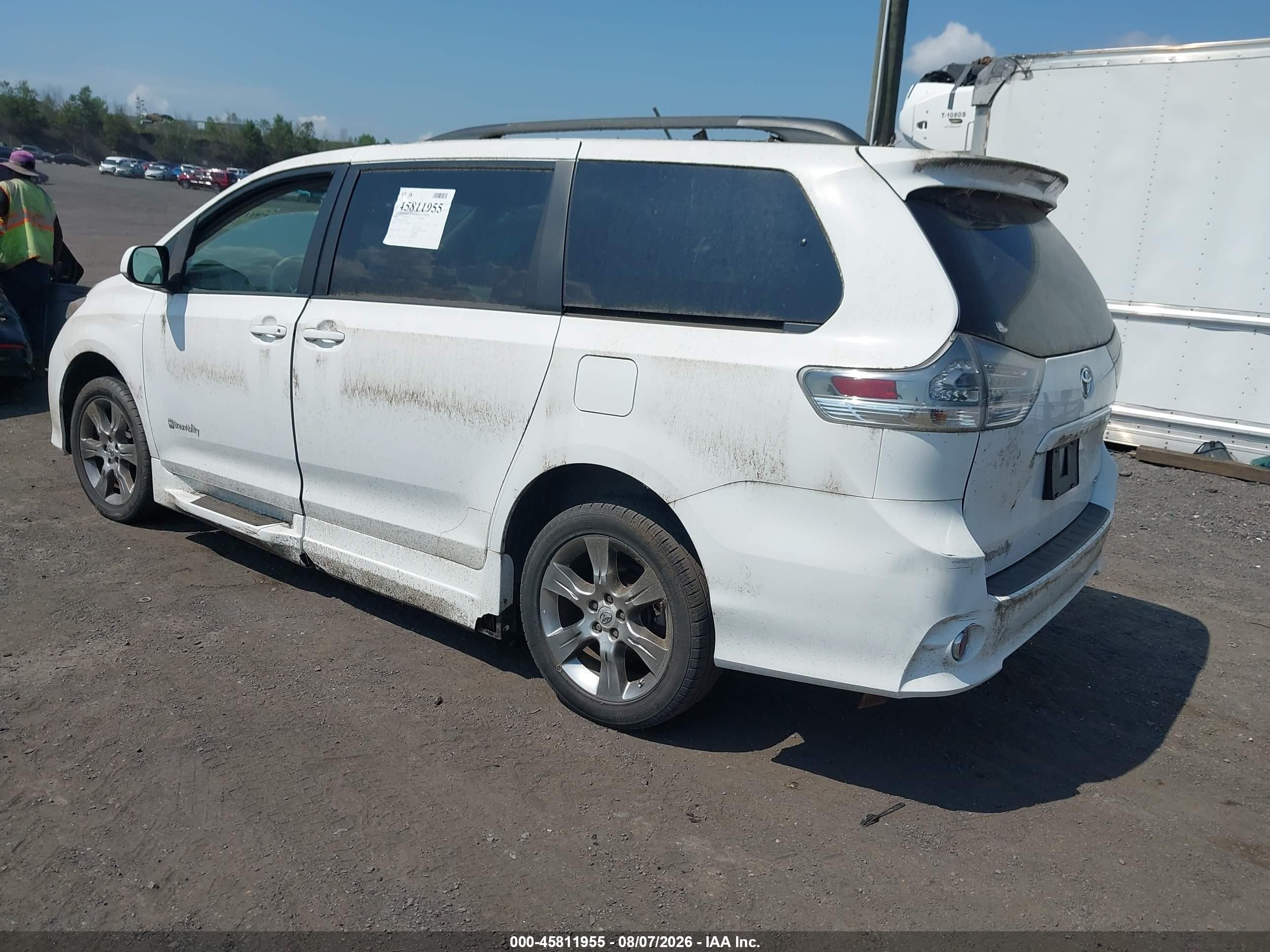2012 Toyota Sienna Se 8 Passenger White vin: 5TDXK3DC1CS271861