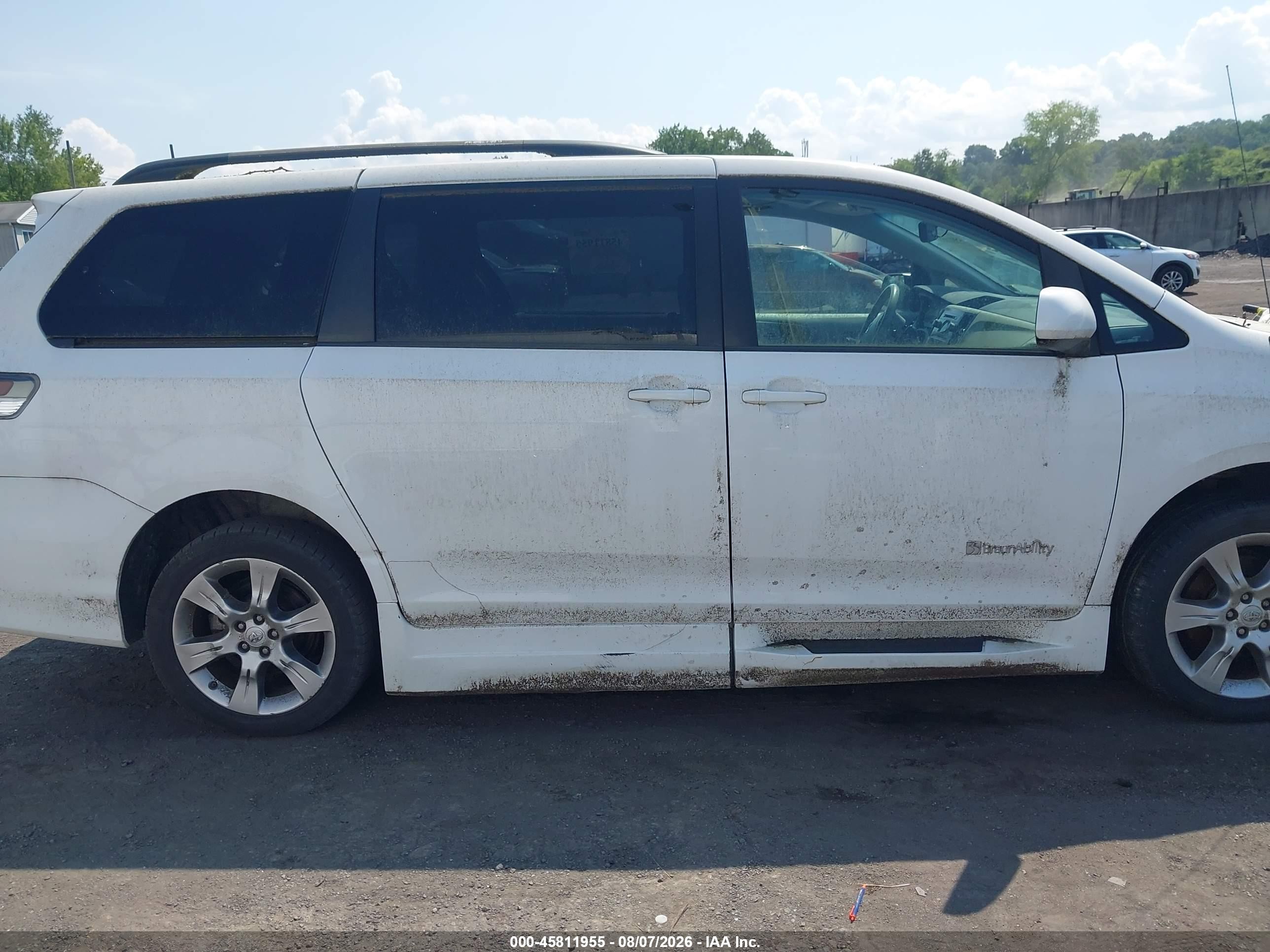 2012 Toyota Sienna Se 8 Passenger White vin: 5TDXK3DC1CS271861