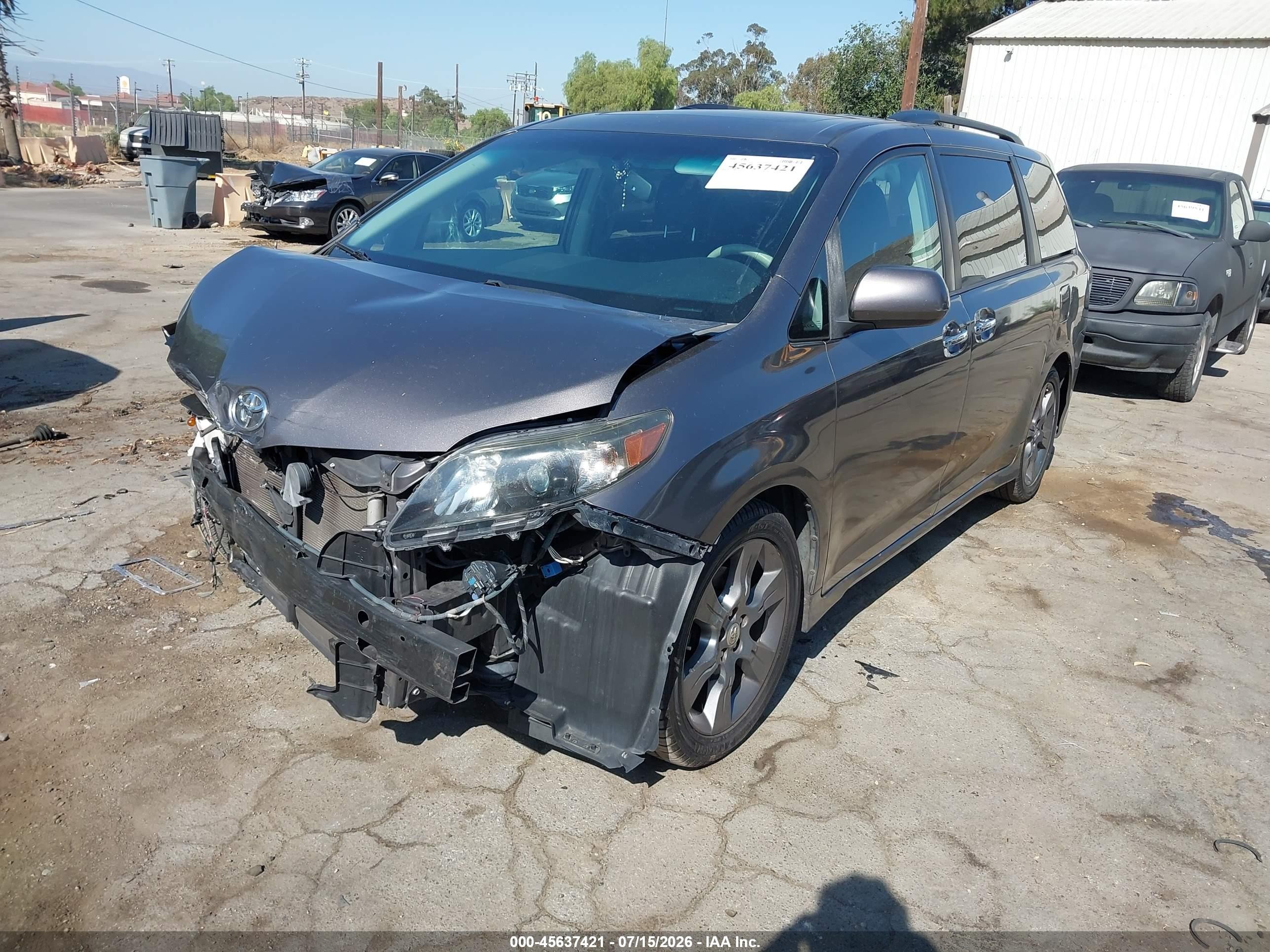 2013 Toyota Sienna Se 8 Passenger Gray vin: 5TDXK3DC1DS396733