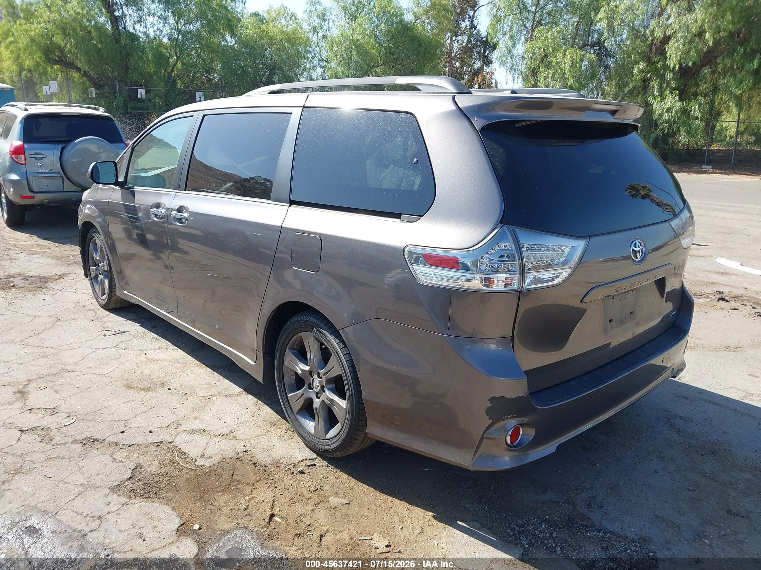 2013 Toyota Sienna Se 8 Passenger Gray vin: 5TDXK3DC1DS396733