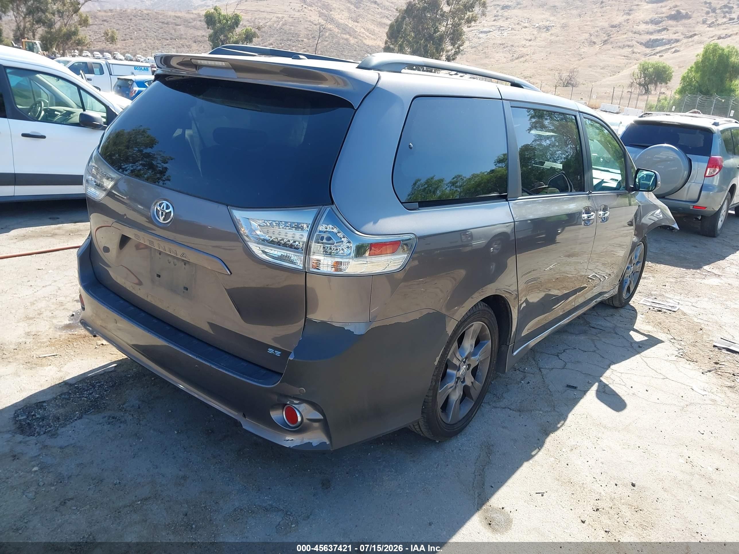 2013 Toyota Sienna Se 8 Passenger Gray vin: 5TDXK3DC1DS396733