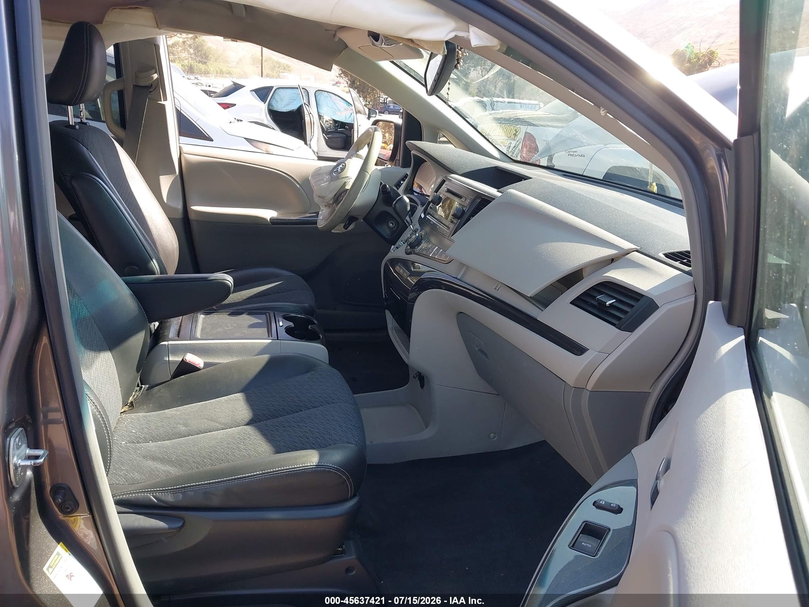 2013 Toyota Sienna Se 8 Passenger Gray vin: 5TDXK3DC1DS396733