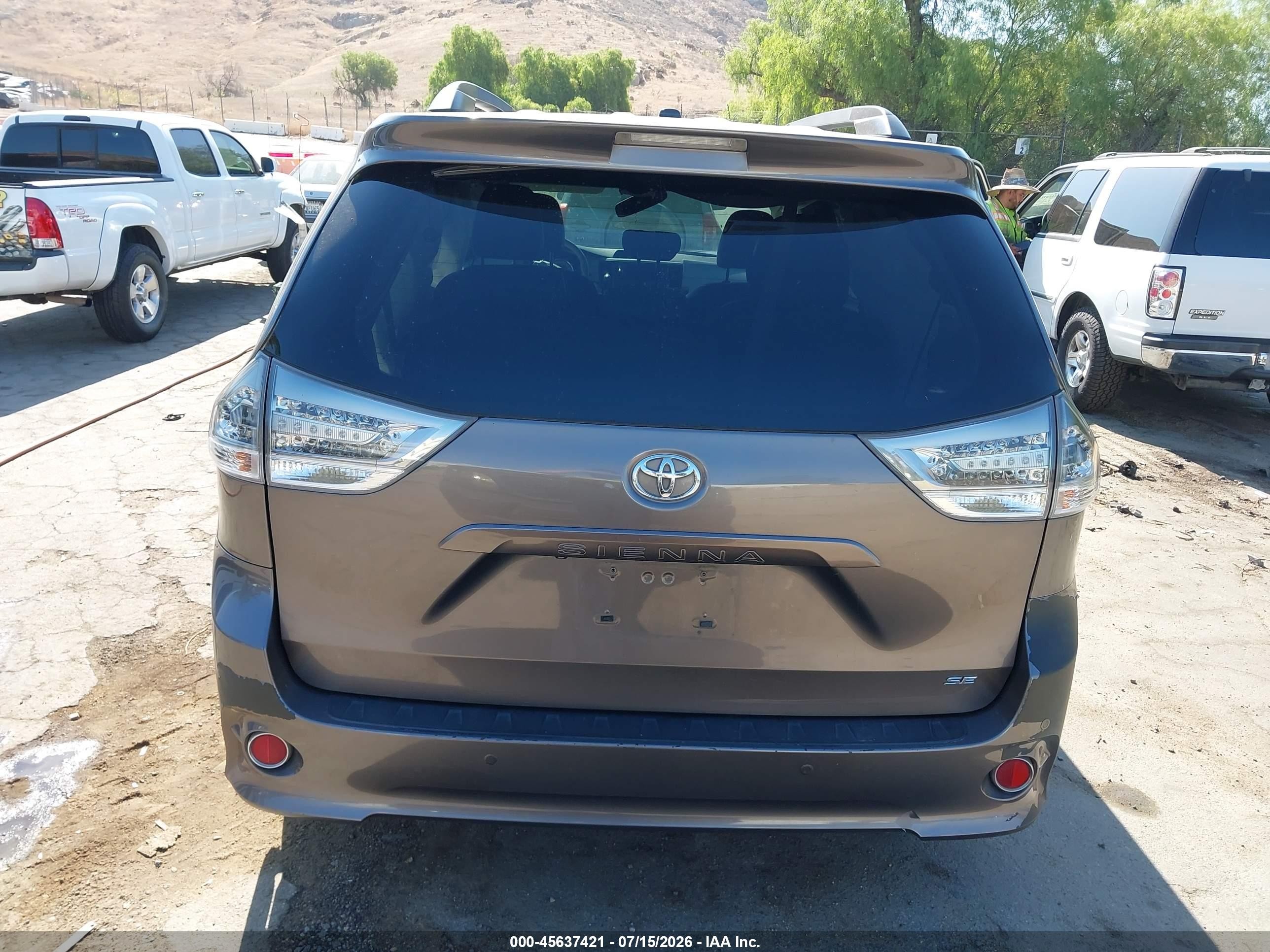 2013 Toyota Sienna Se 8 Passenger Gray vin: 5TDXK3DC1DS396733