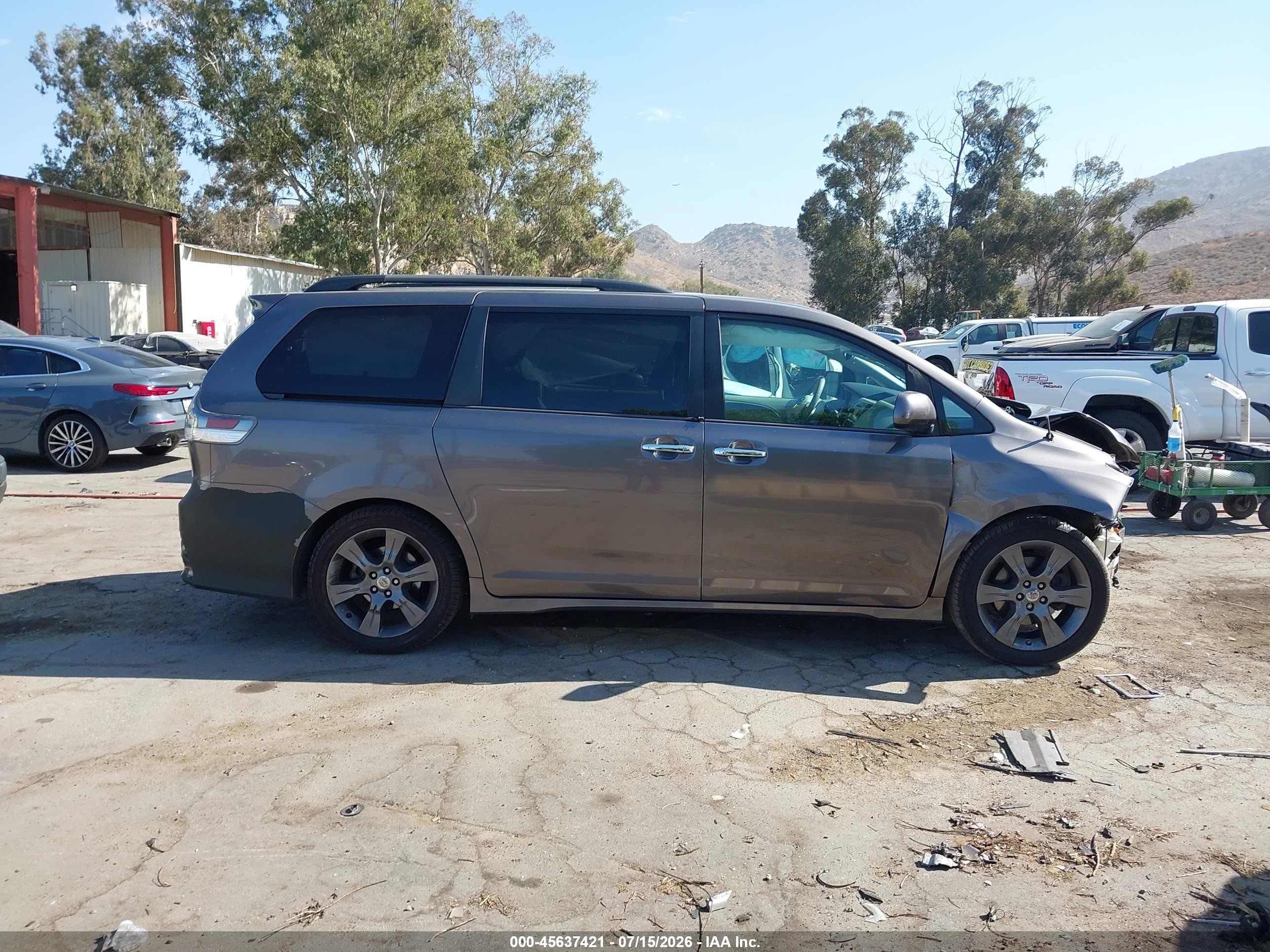 2013 Toyota Sienna Se 8 Passenger Gray vin: 5TDXK3DC1DS396733