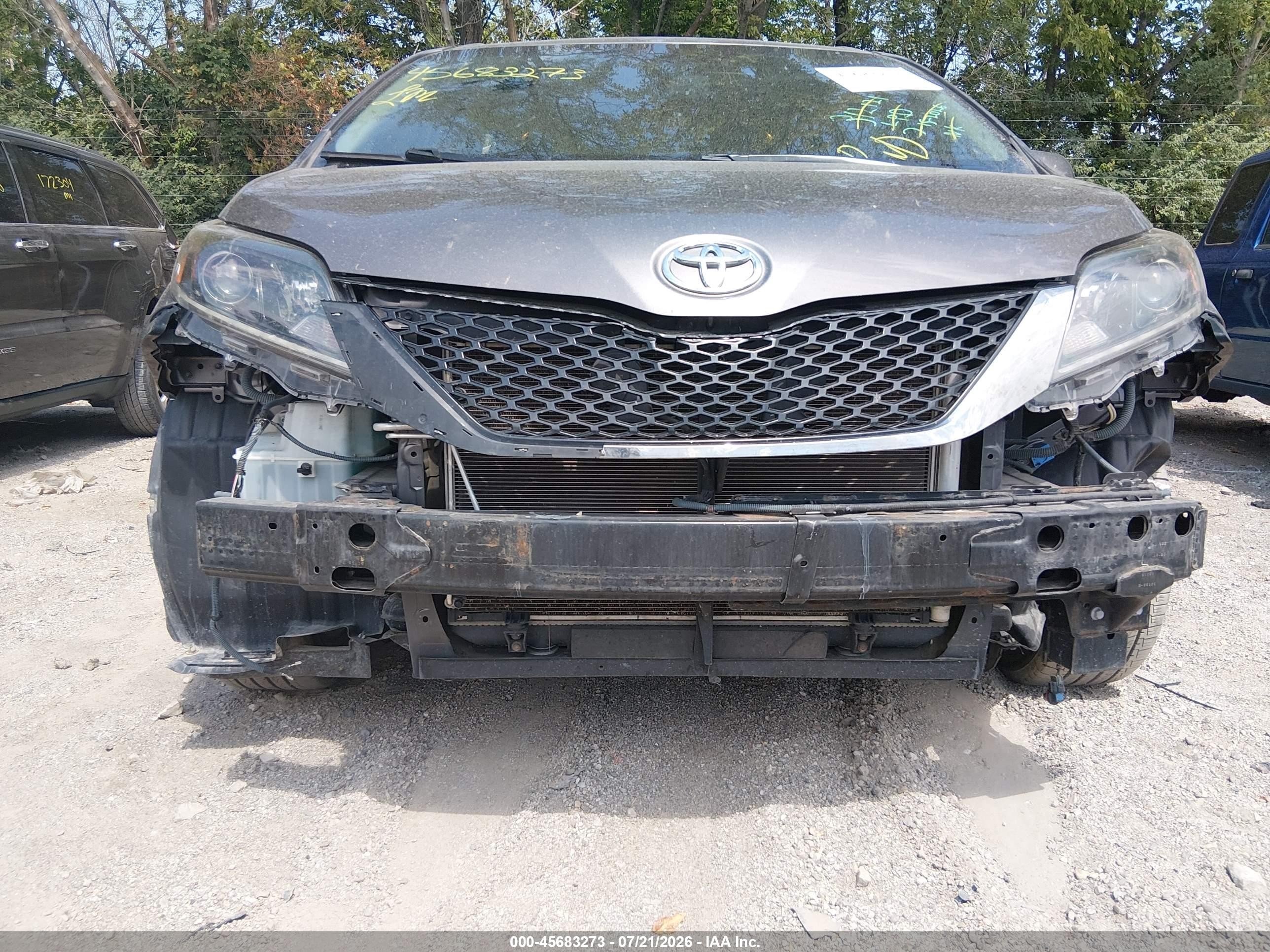2015 Toyota Sienna Se 8 Passenger Gray vin: 5TDXK3DC1FS577110