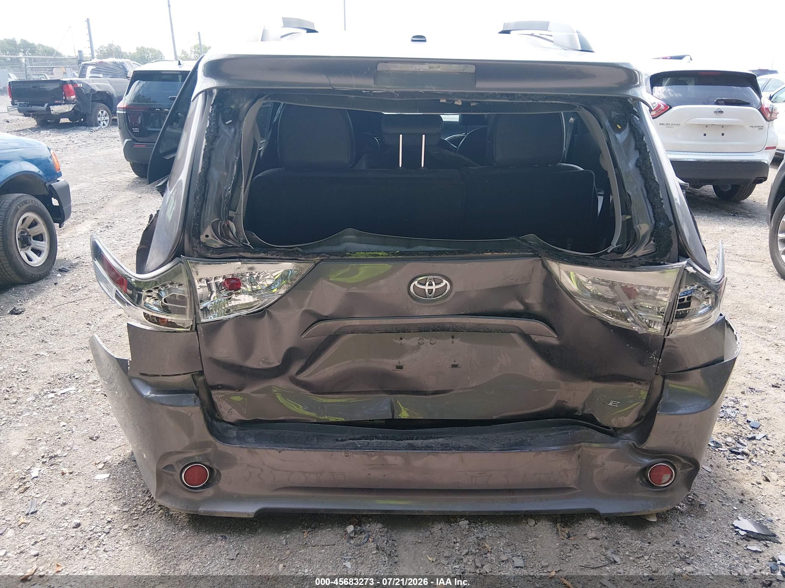 2015 Toyota Sienna Se 8 Passenger Gray vin: 5TDXK3DC1FS577110