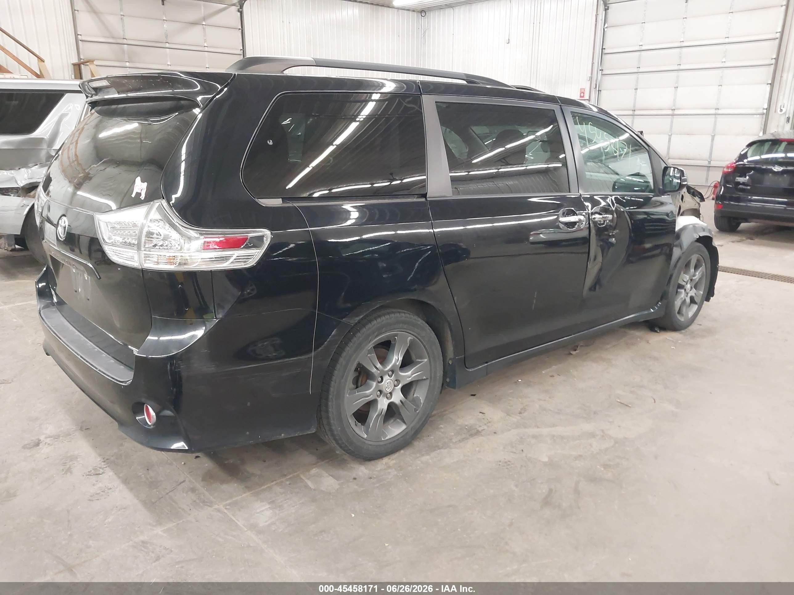 2015 Toyota Sienna Se 8 Passenger Black vin: 5TDXK3DC1FS599382