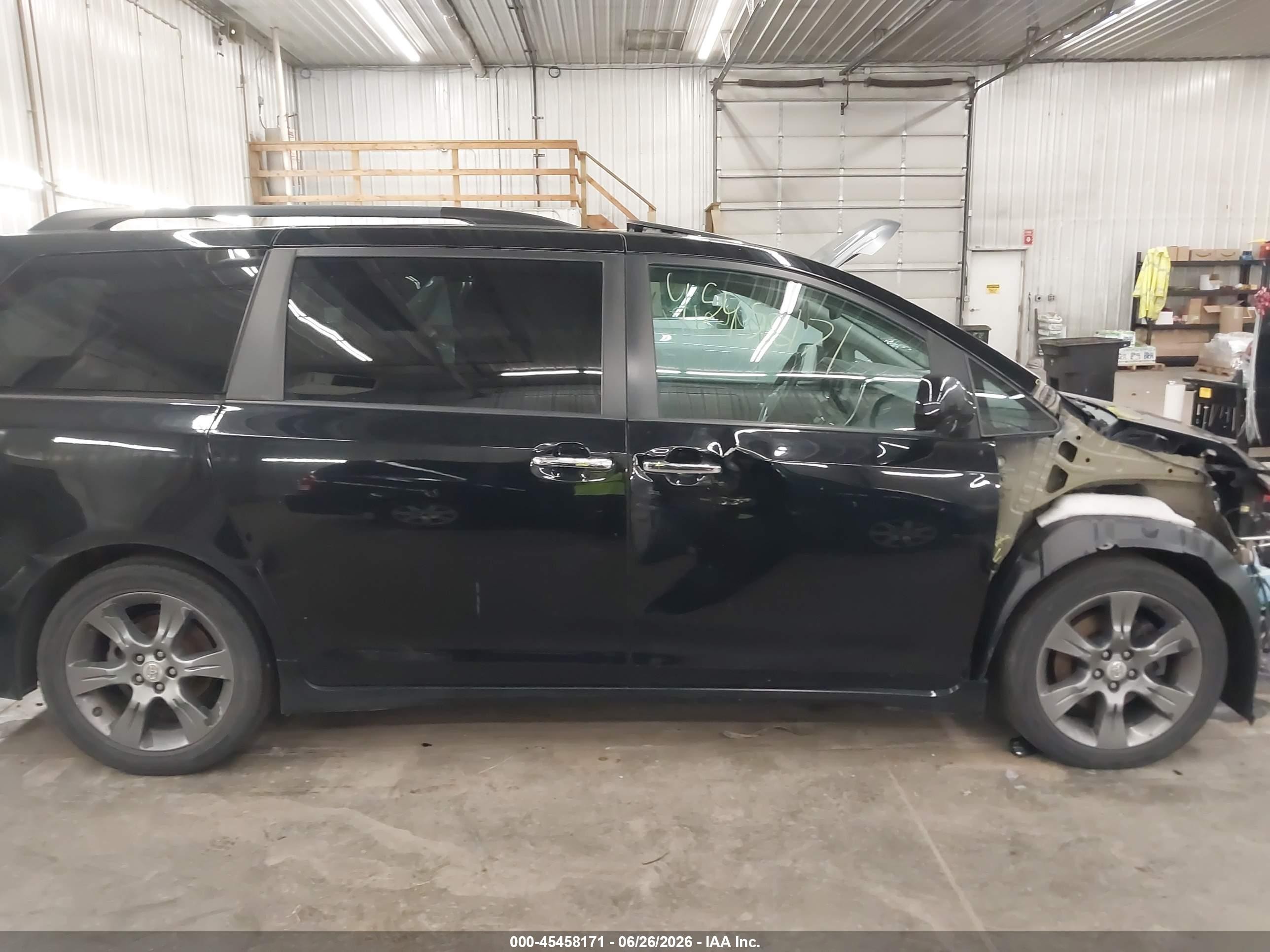2015 Toyota Sienna Se 8 Passenger Black vin: 5TDXK3DC1FS599382