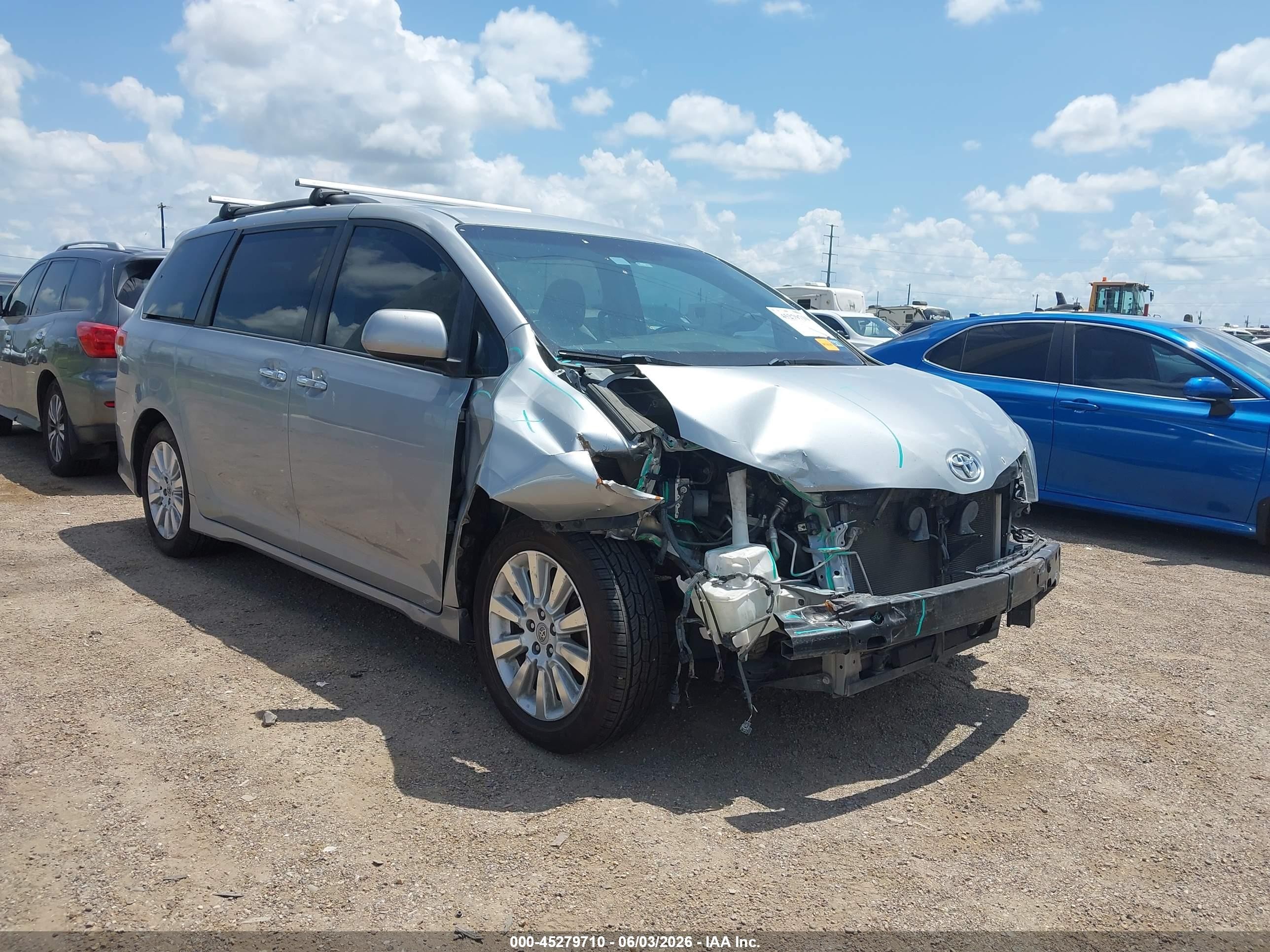 2015 Toyota Sienna Se 8 Passenger Silver vin: 5TDXK3DC1FS615970
