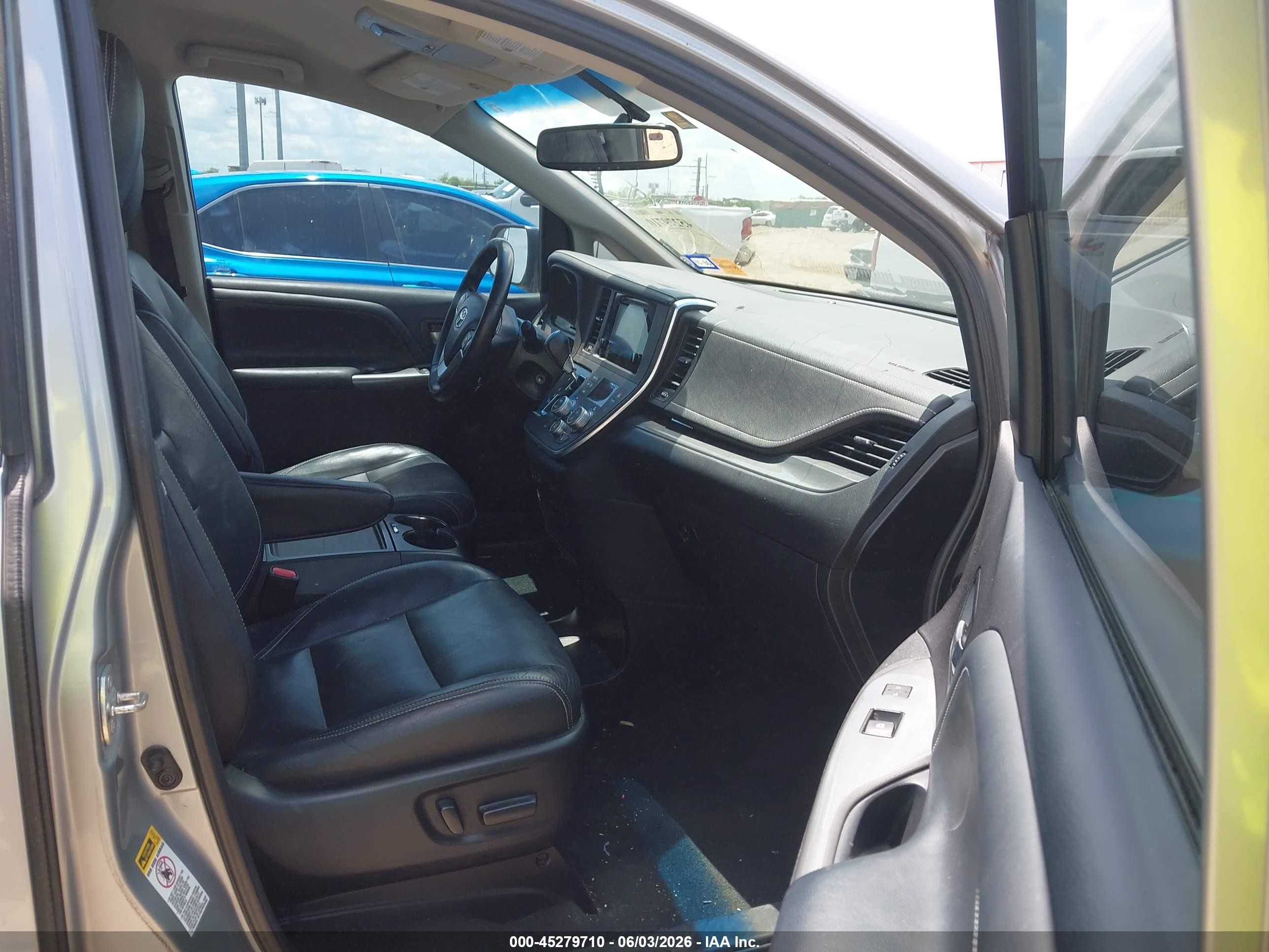 2015 Toyota Sienna Se 8 Passenger Silver vin: 5TDXK3DC1FS615970