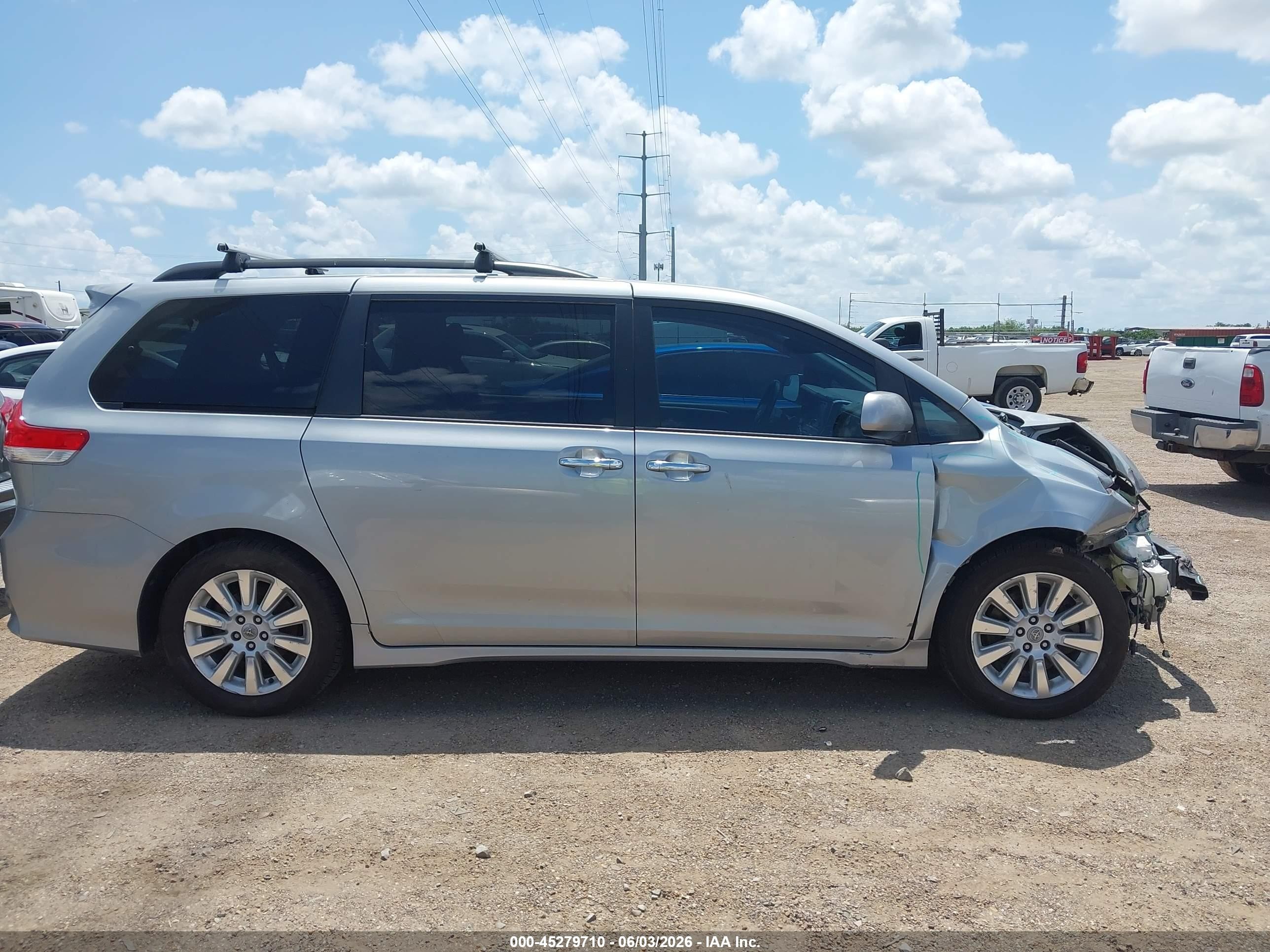 2015 Toyota Sienna Se 8 Passenger Silver vin: 5TDXK3DC1FS615970