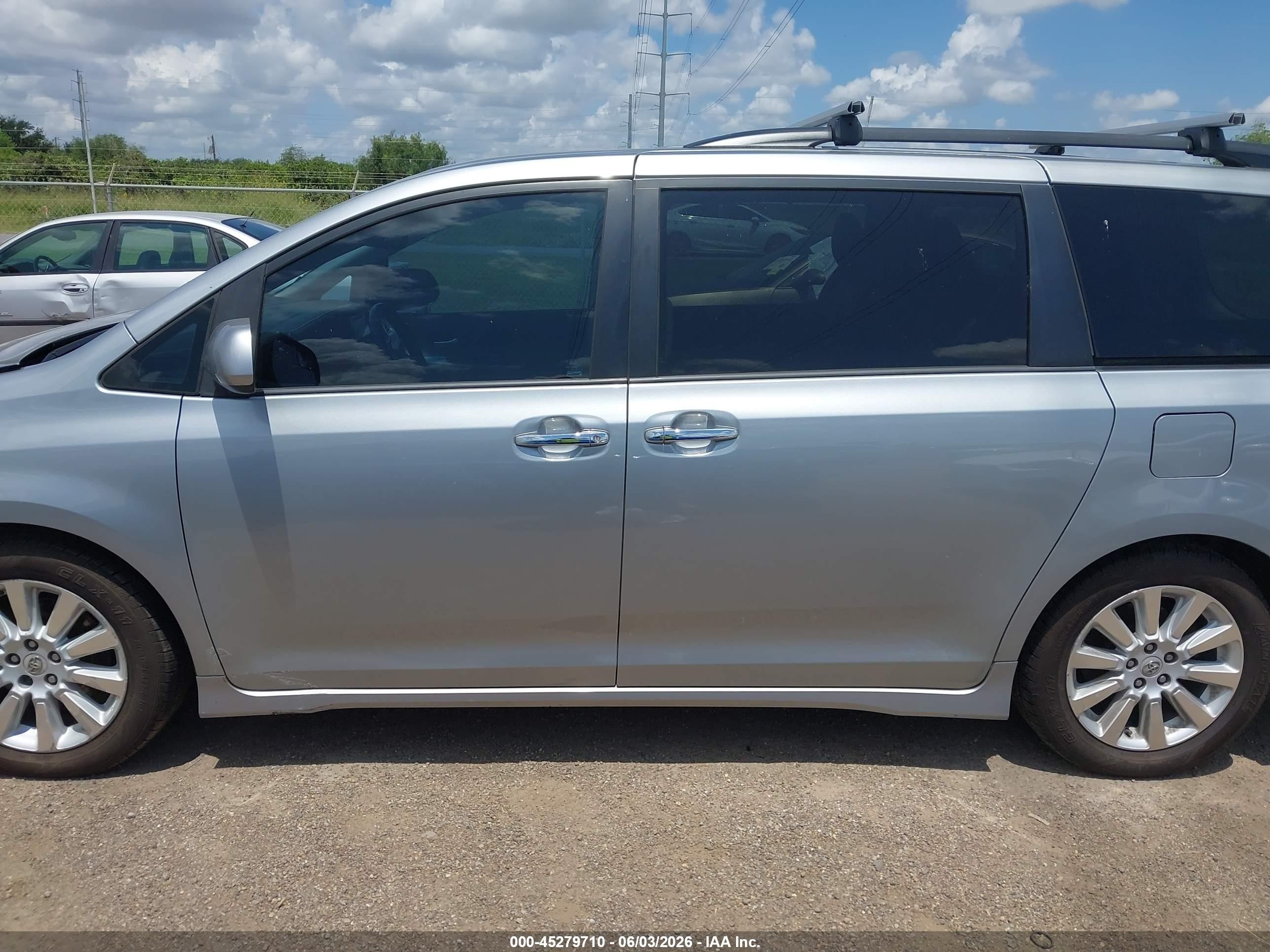 2015 Toyota Sienna Se 8 Passenger Silver vin: 5TDXK3DC1FS615970