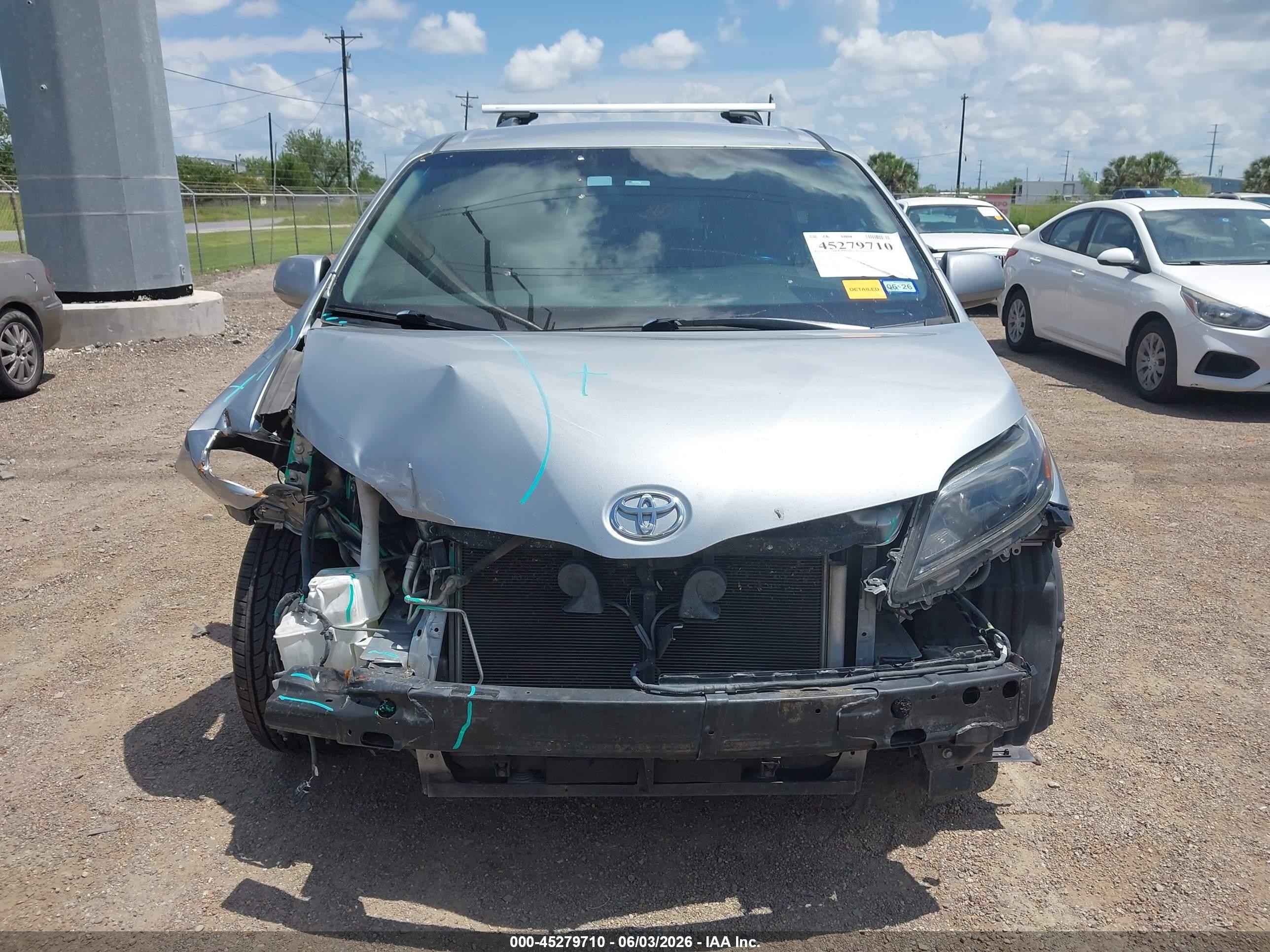 2015 Toyota Sienna Se 8 Passenger Silver vin: 5TDXK3DC1FS615970