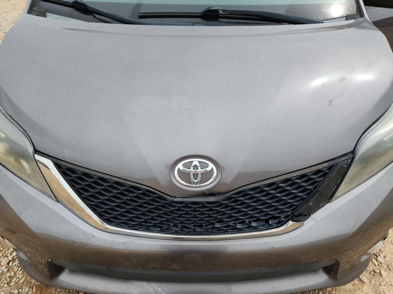 2015 Toyota Sienna Sport Gray vin: 5TDXK3DC1FS633160 Damage: Grille - Chrome, Broken, Replacement Required