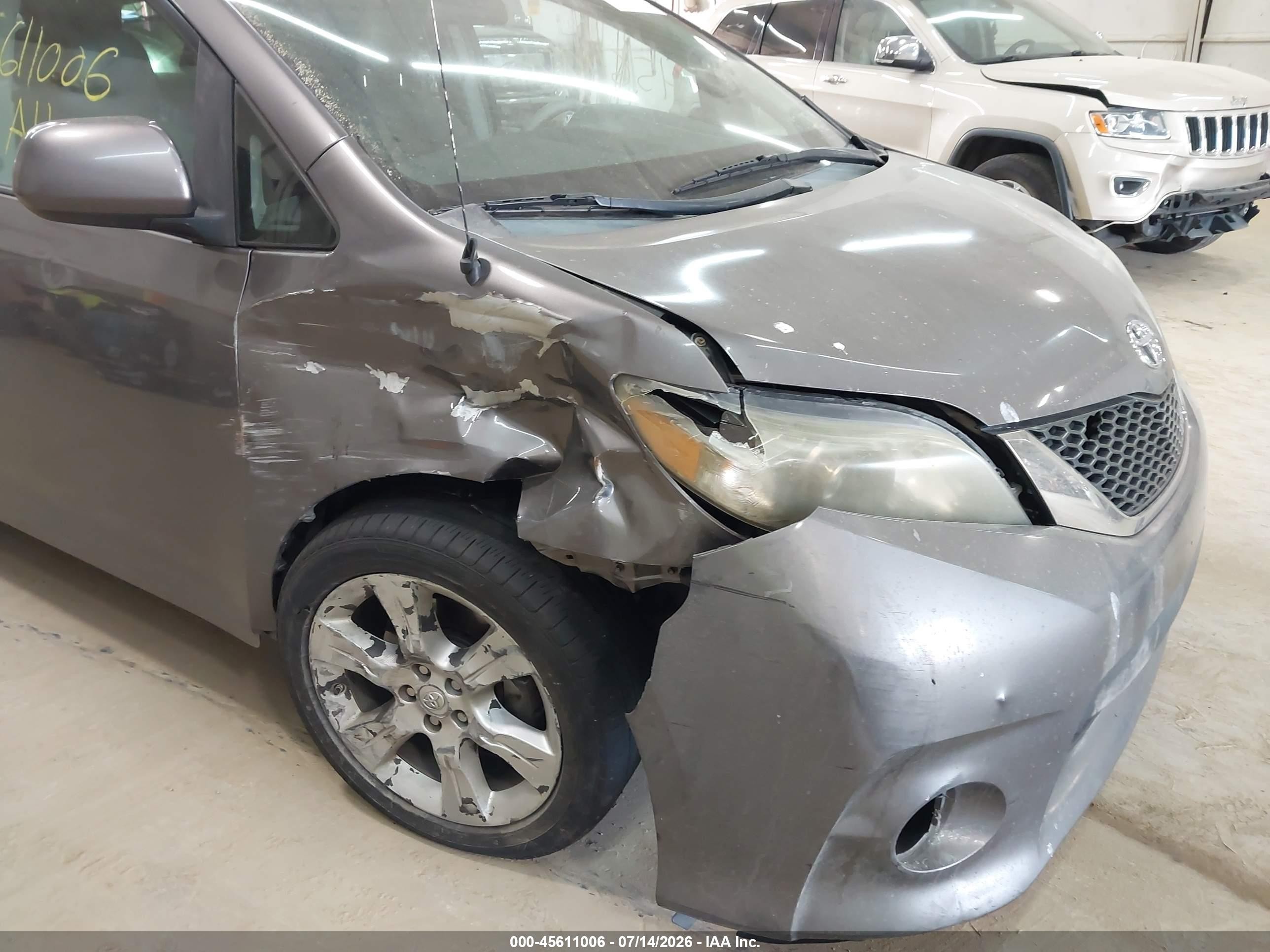 2011 Toyota Sienna Sport Gray vin: 5TDXK3DC2BS042278