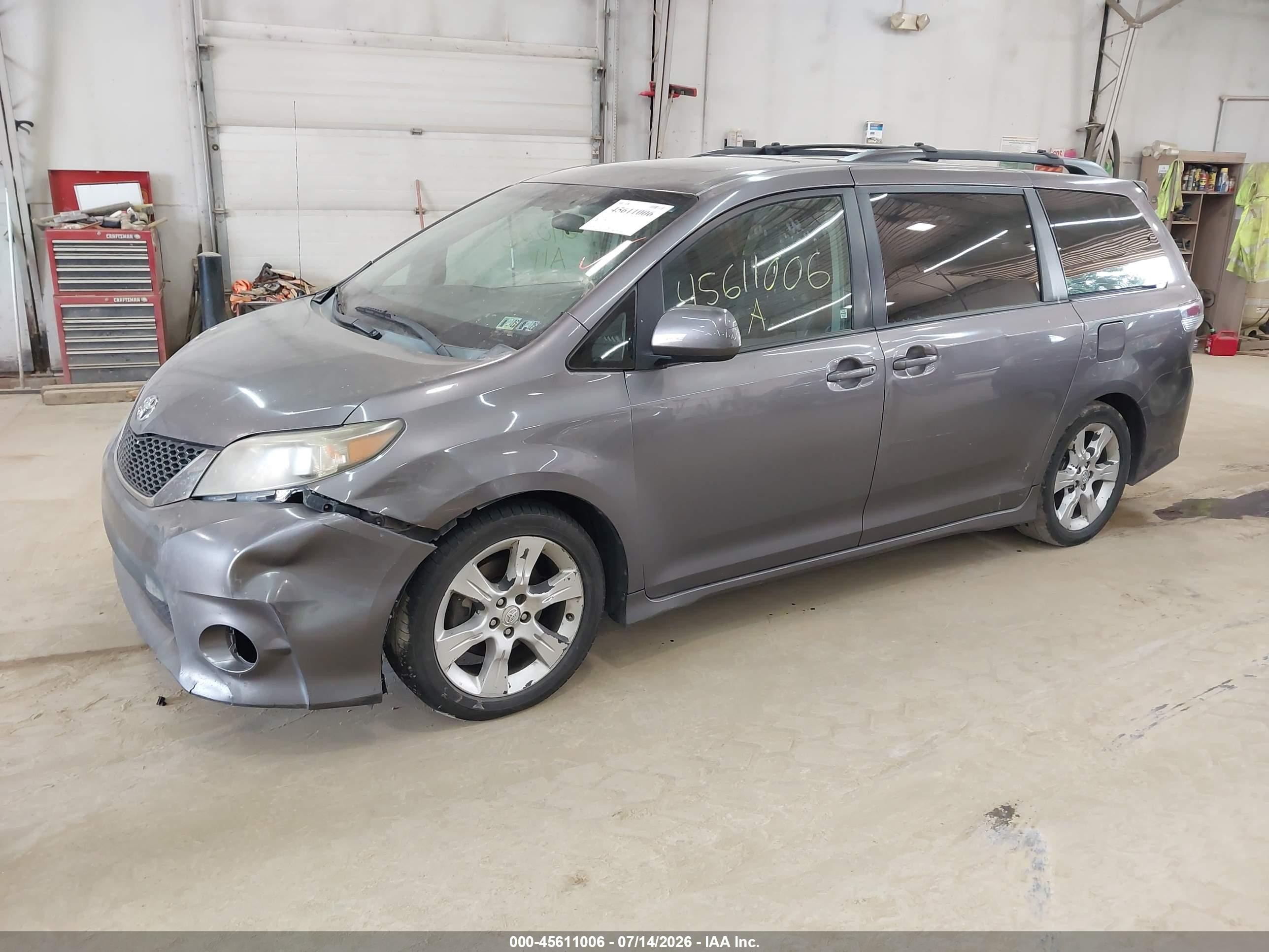 2011 Toyota Sienna Sport Gray vin: 5TDXK3DC2BS042278