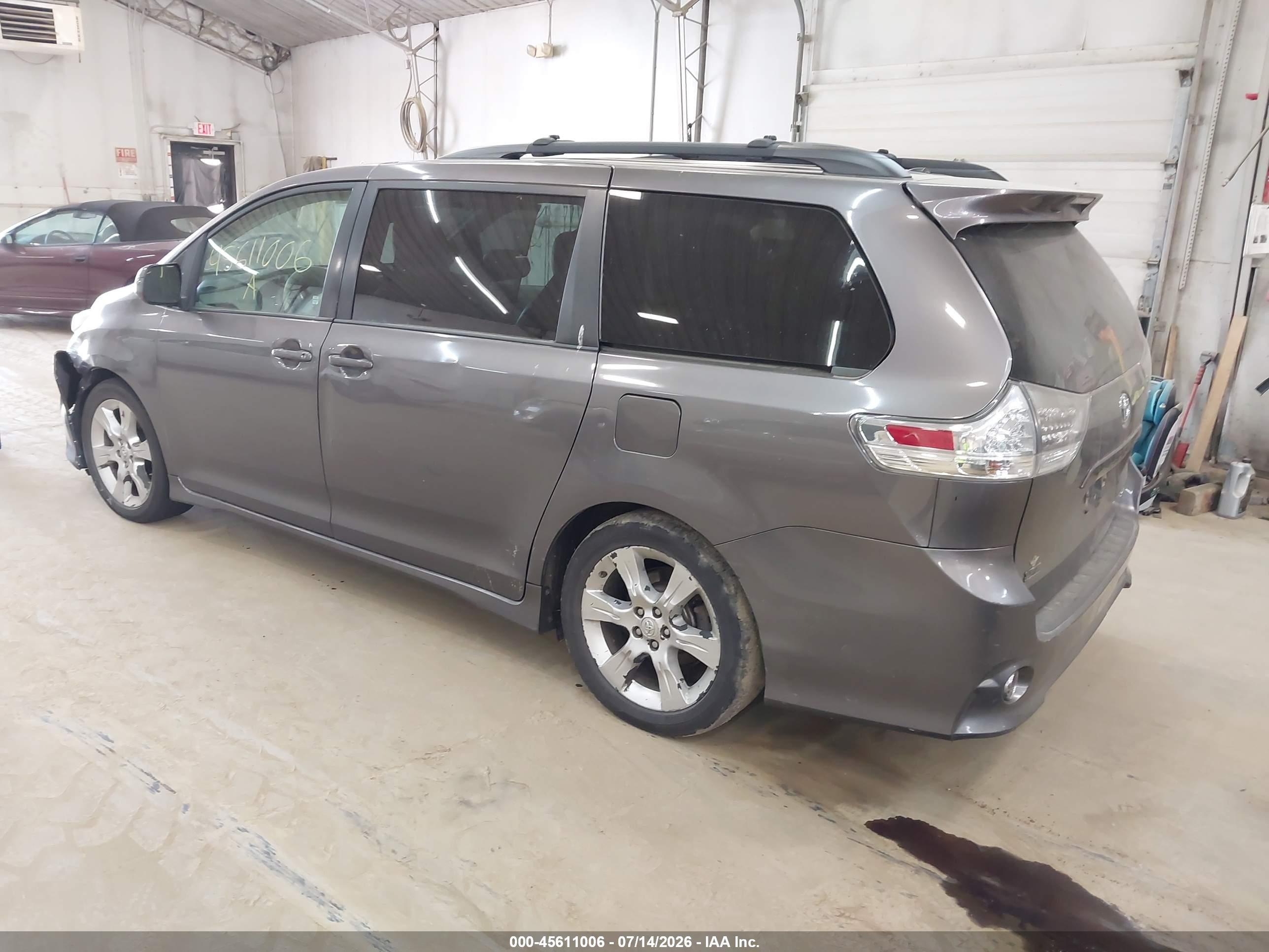 2011 Toyota Sienna Sport Gray vin: 5TDXK3DC2BS042278