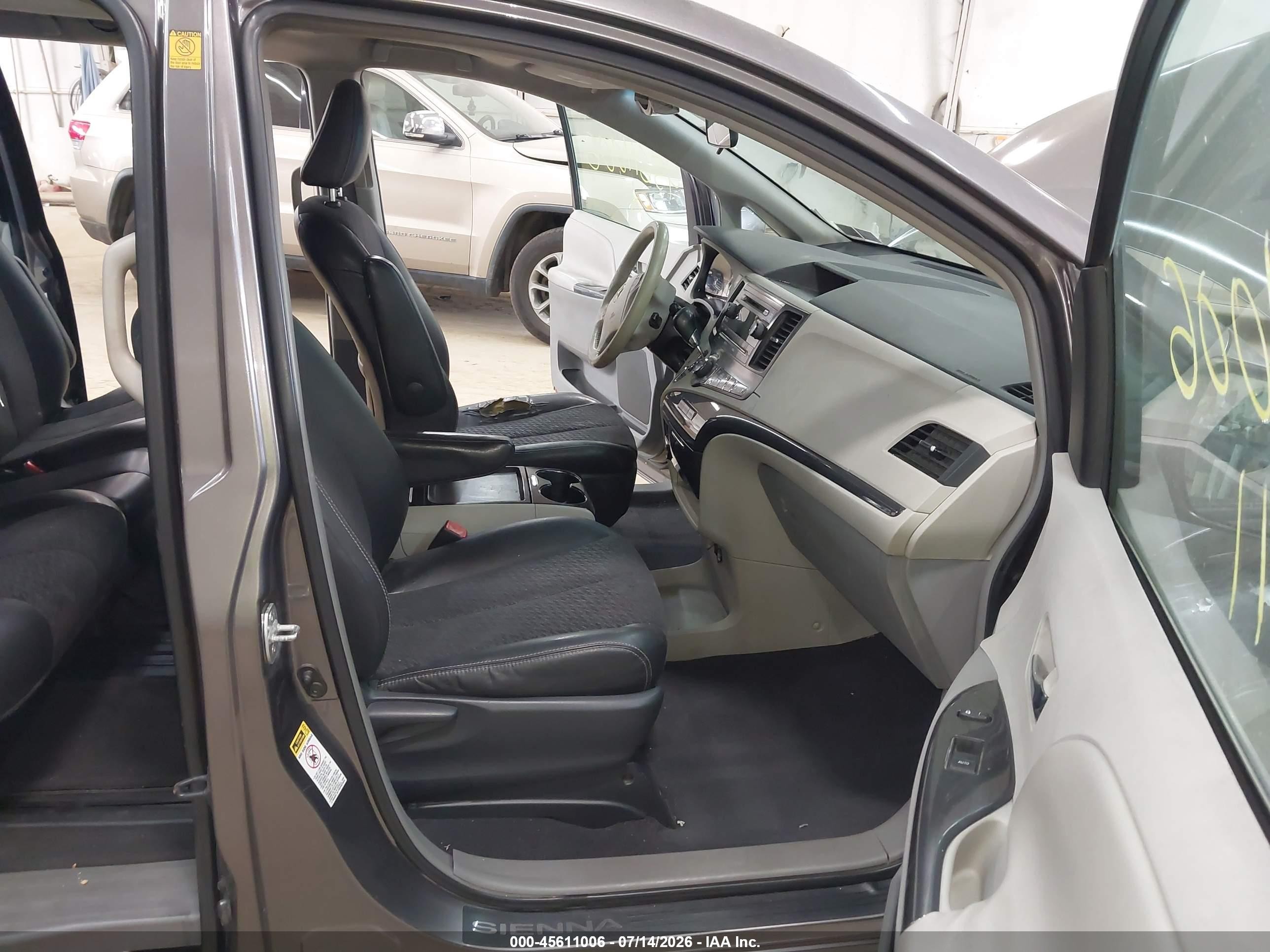 2011 Toyota Sienna Sport Gray vin: 5TDXK3DC2BS042278