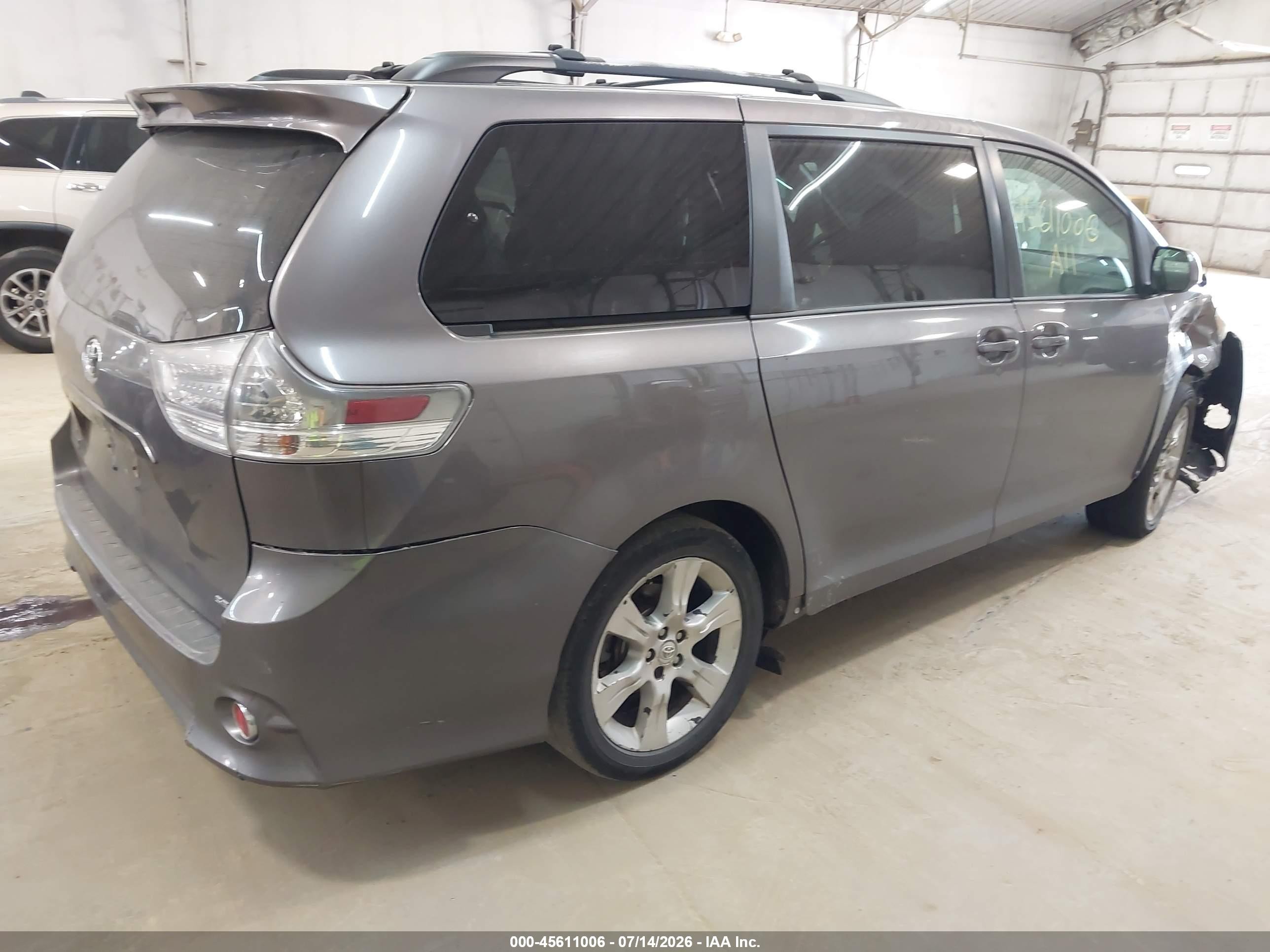 2011 Toyota Sienna Sport Gray vin: 5TDXK3DC2BS042278