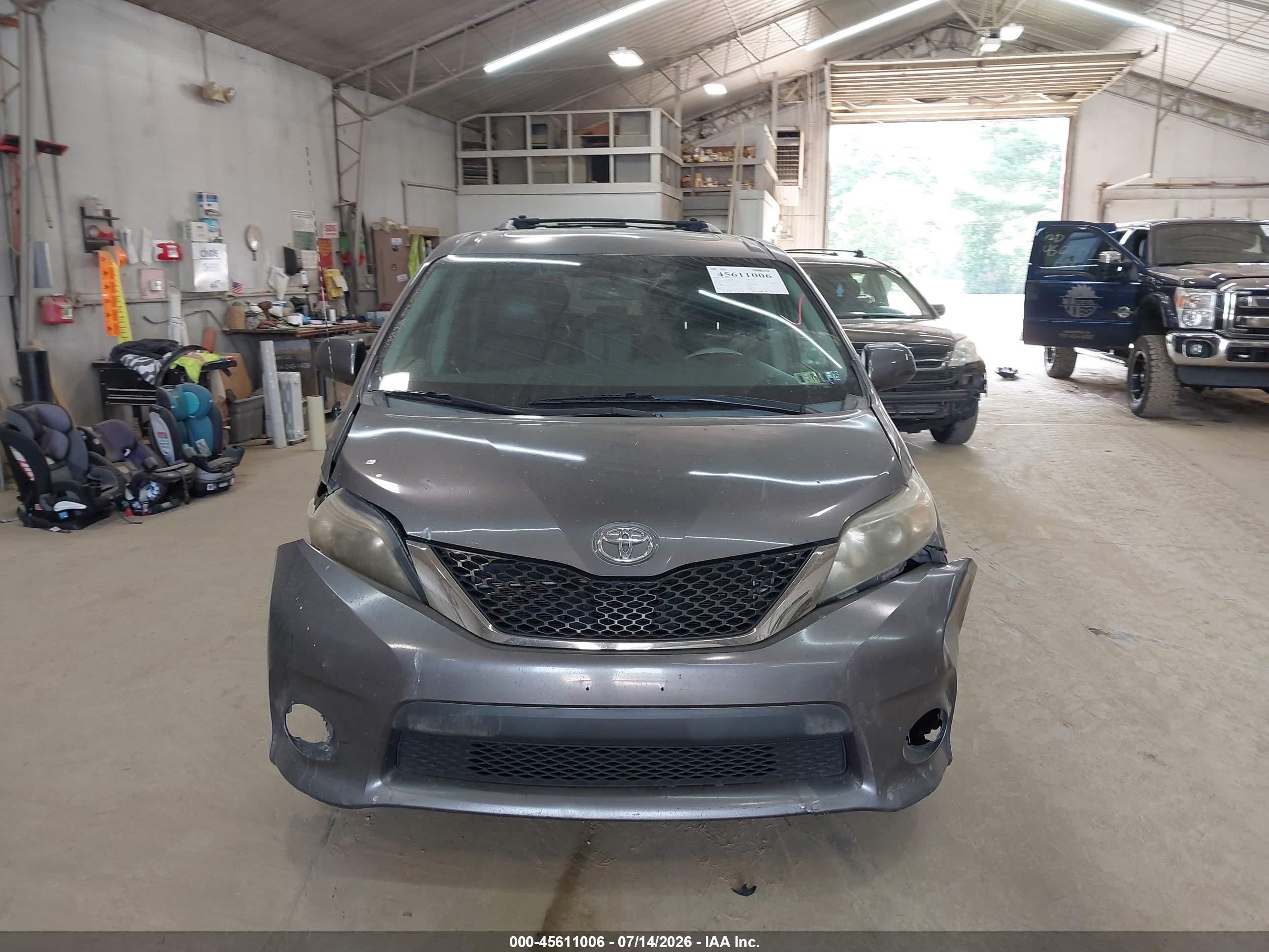 2011 Toyota Sienna Sport Gray vin: 5TDXK3DC2BS042278