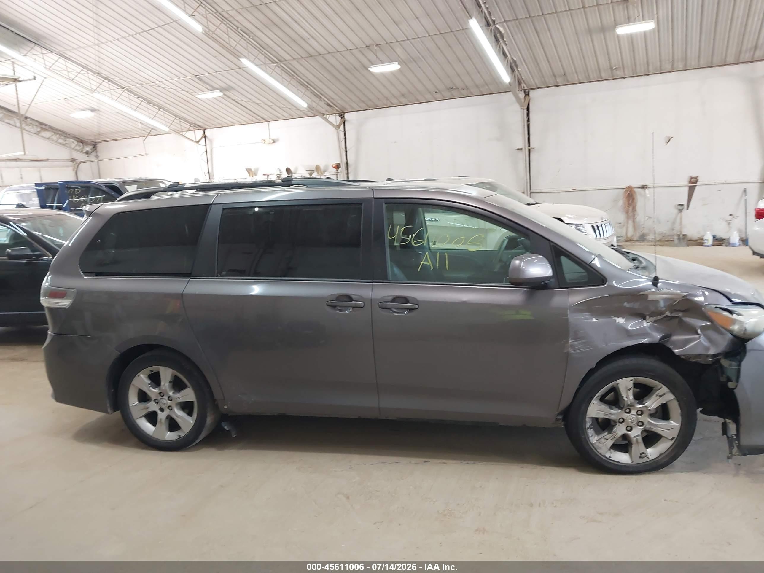 2011 Toyota Sienna Sport Gray vin: 5TDXK3DC2BS042278