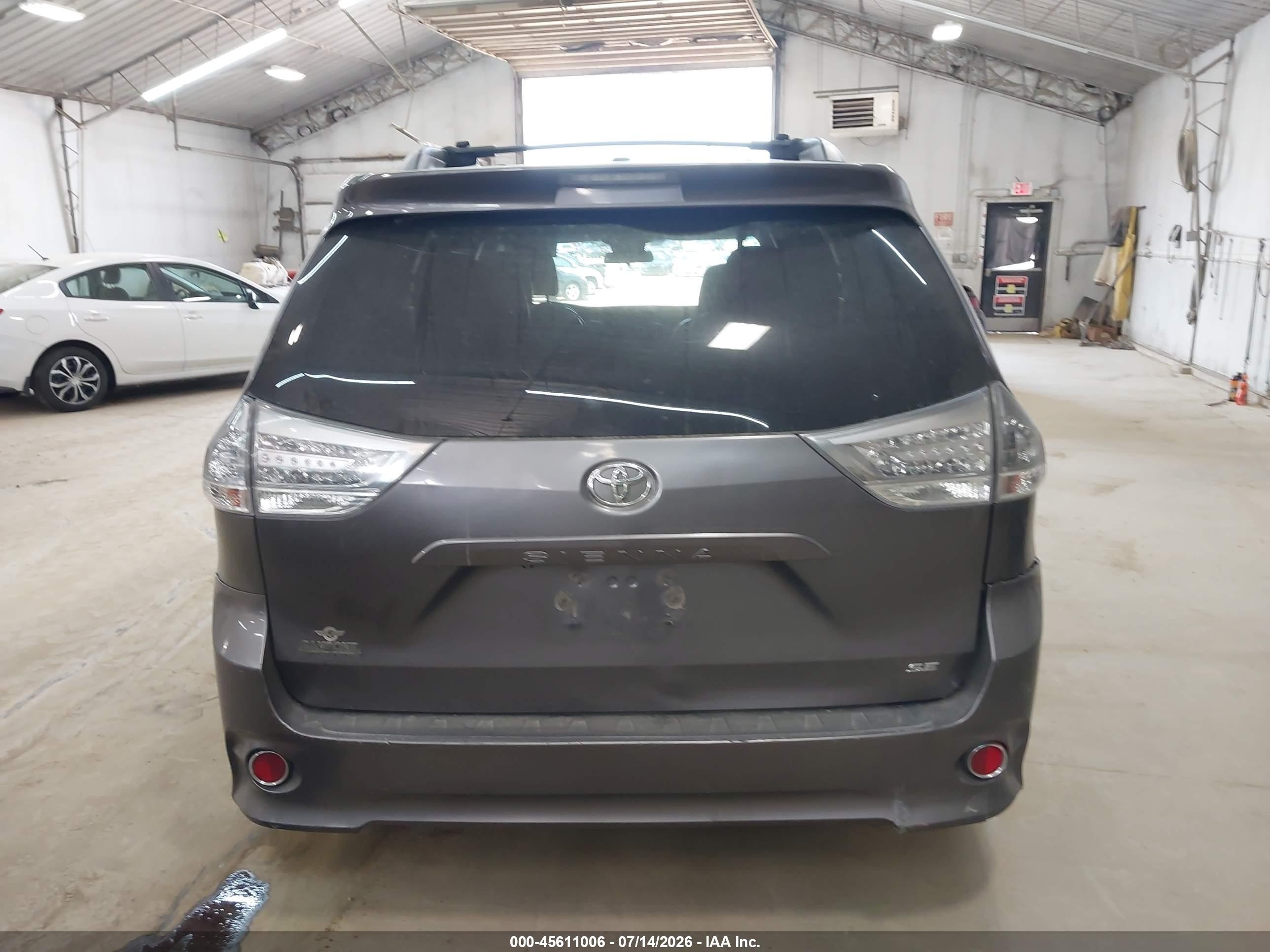 2011 Toyota Sienna Sport Gray vin: 5TDXK3DC2BS042278