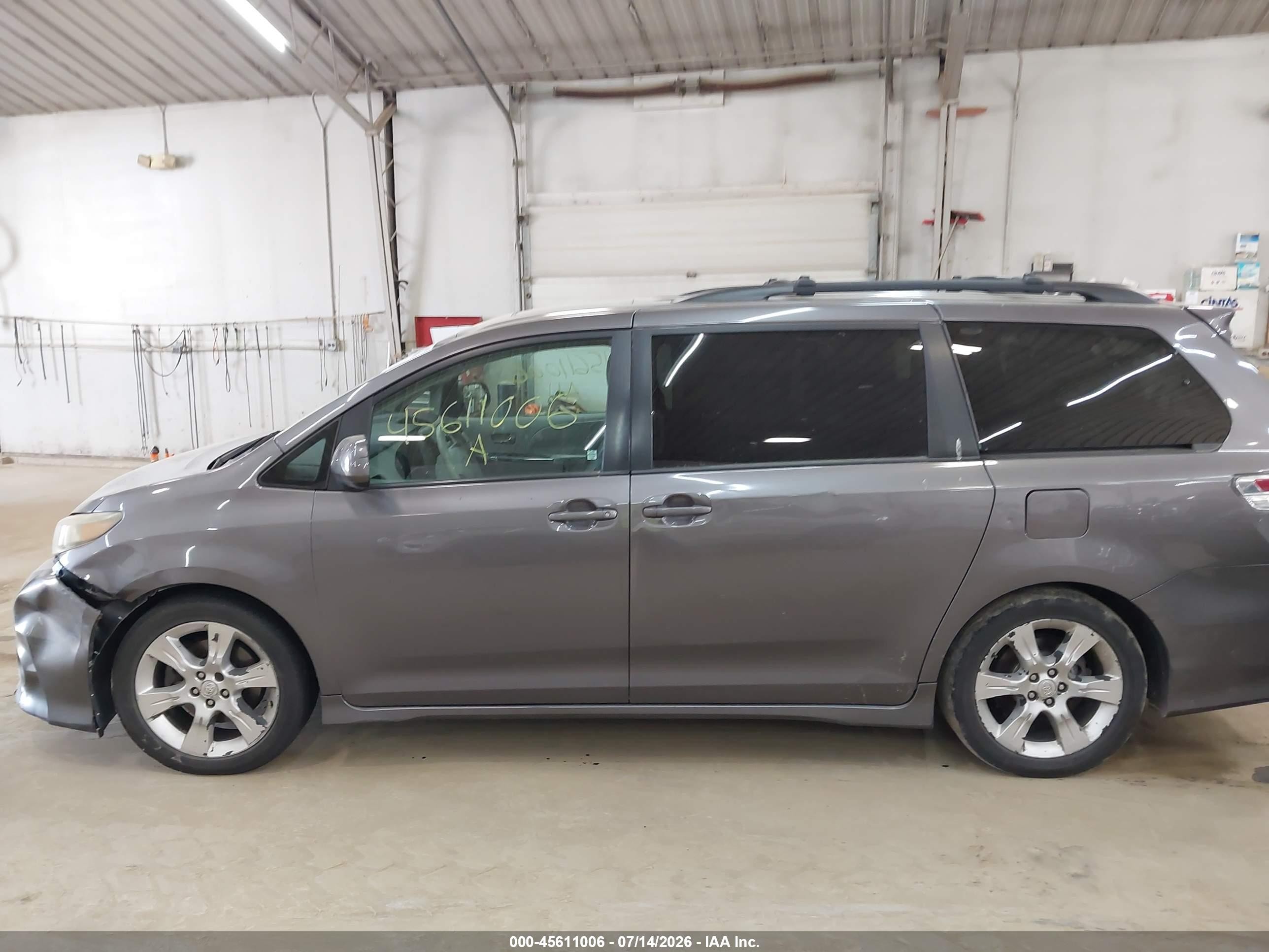 2011 Toyota Sienna Sport Gray vin: 5TDXK3DC2BS042278