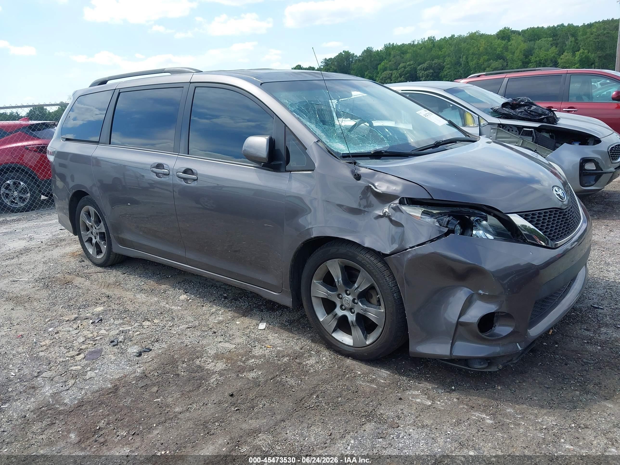 2011 Toyota Sienna Se Gray vin: 5TDXK3DC2BS076155