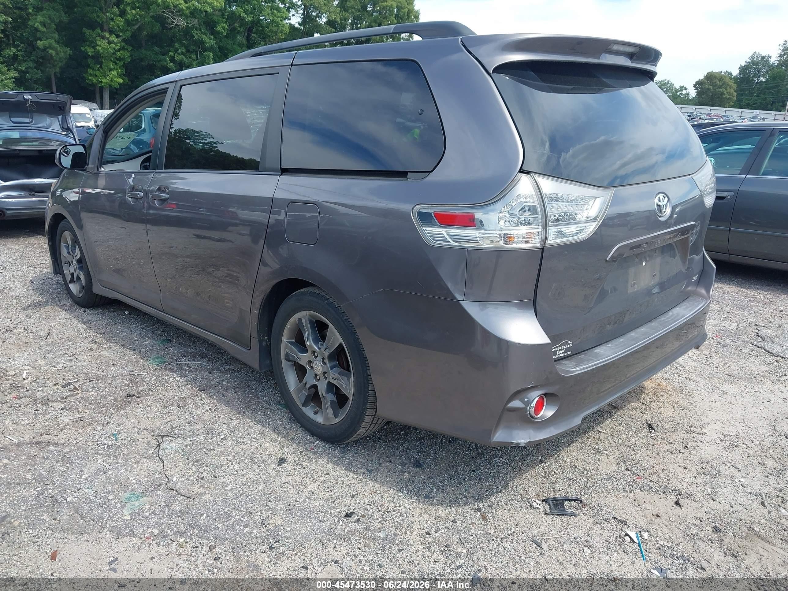 2011 Toyota Sienna Se Gray vin: 5TDXK3DC2BS076155