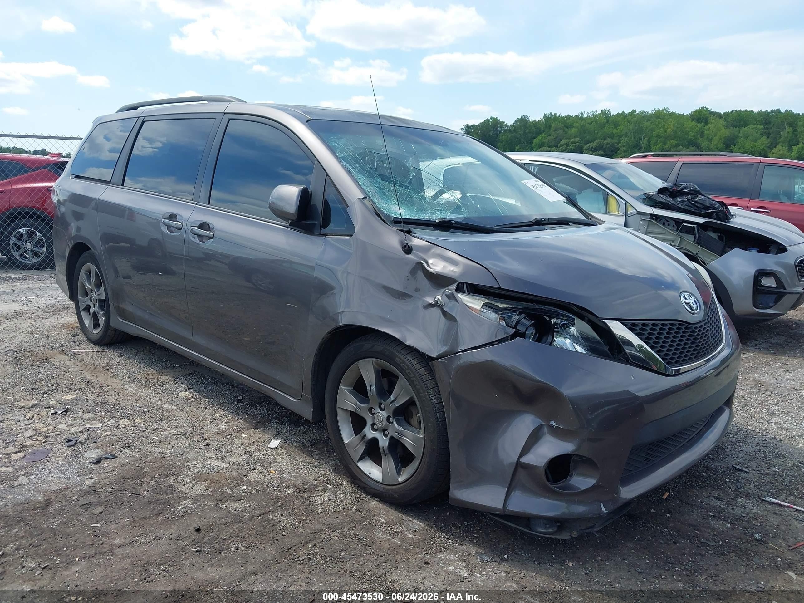 2011 Toyota Sienna Se Gray vin: 5TDXK3DC2BS076155