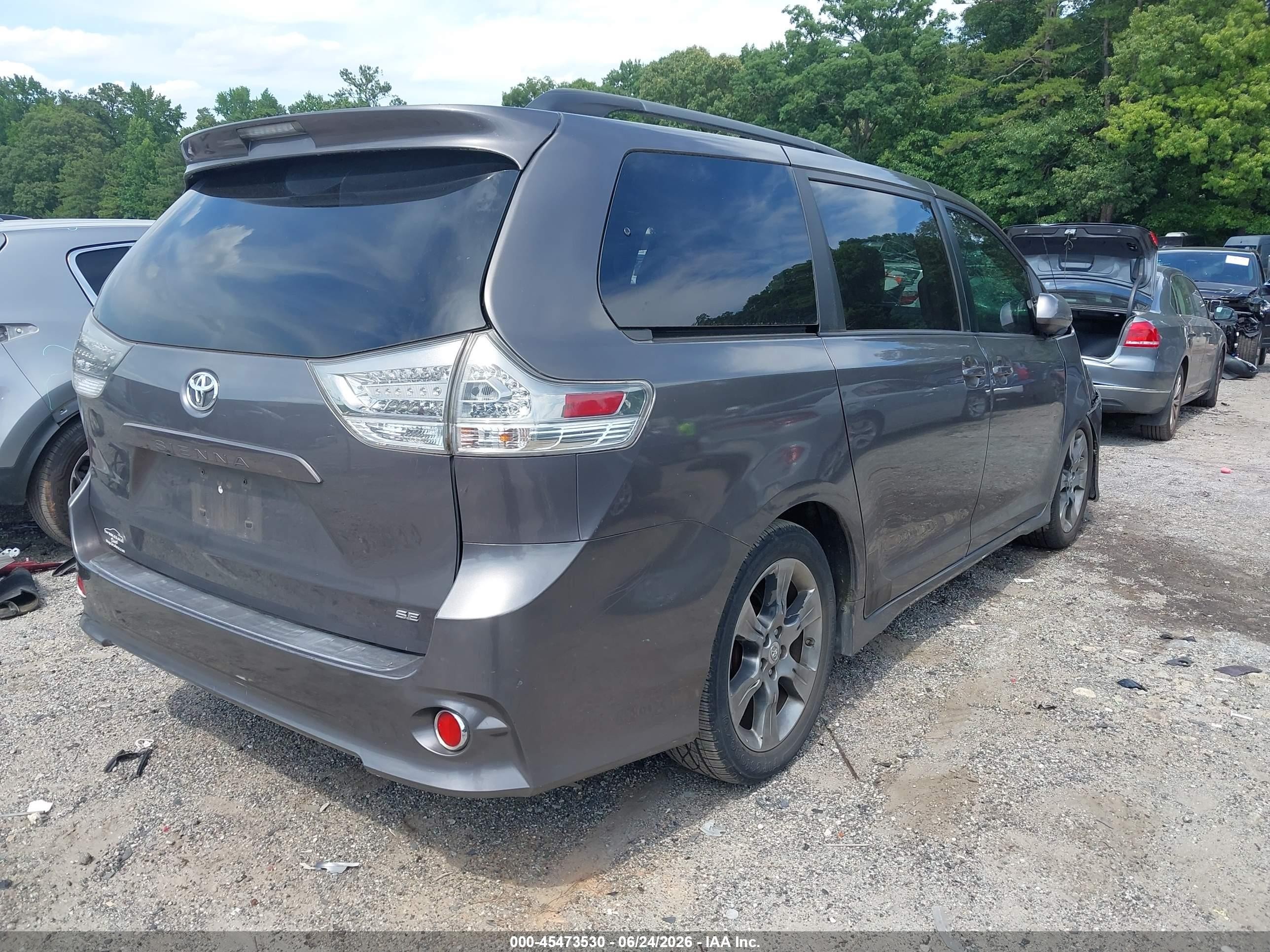 2011 Toyota Sienna Se Gray vin: 5TDXK3DC2BS076155