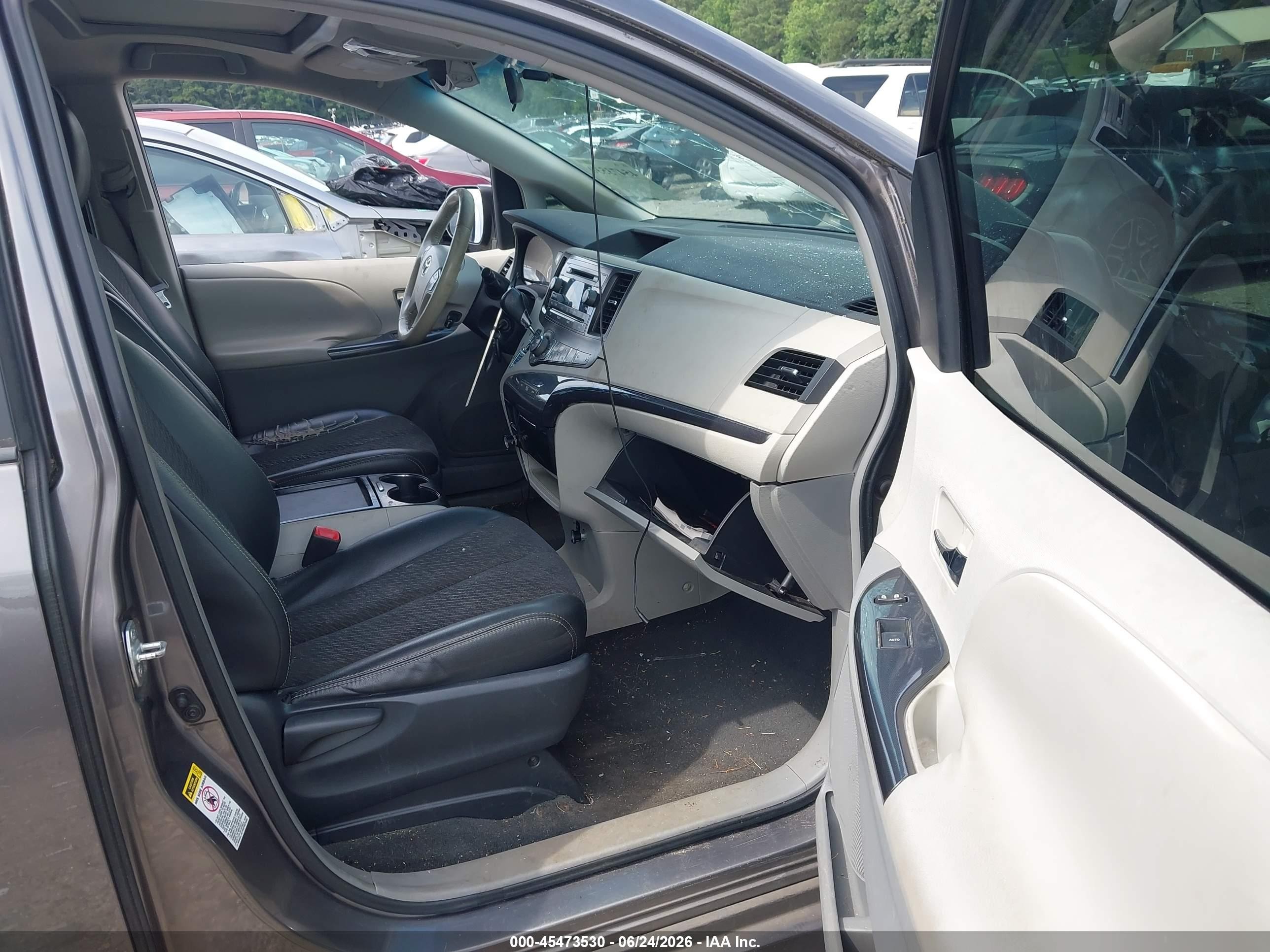 2011 Toyota Sienna Se Gray vin: 5TDXK3DC2BS076155