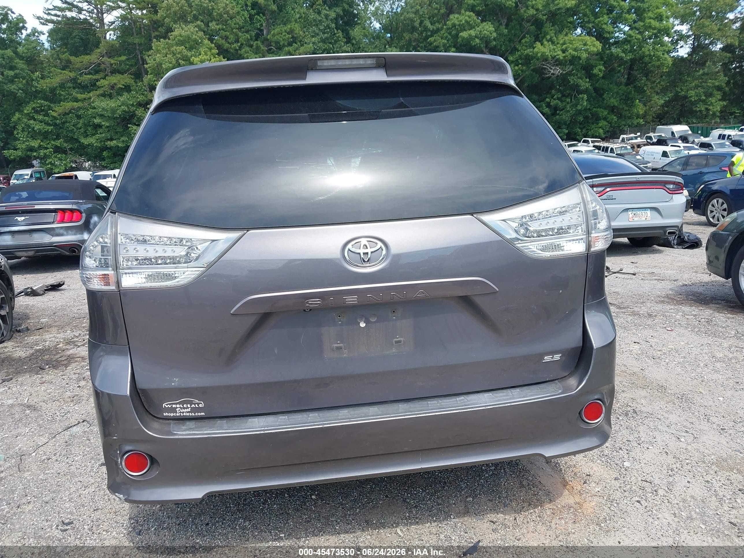 2011 Toyota Sienna Se Gray vin: 5TDXK3DC2BS076155