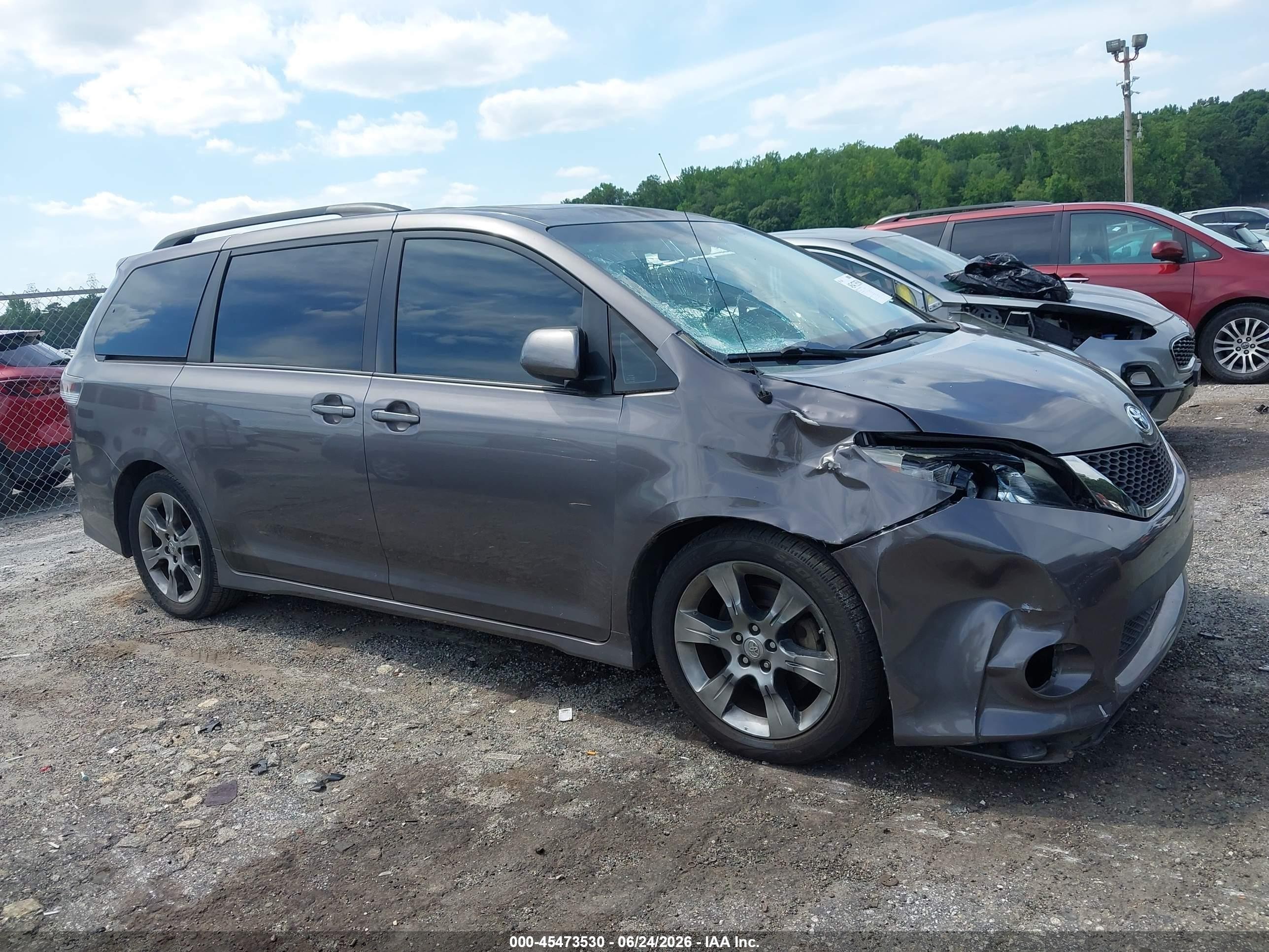 2011 Toyota Sienna Se Gray vin: 5TDXK3DC2BS076155