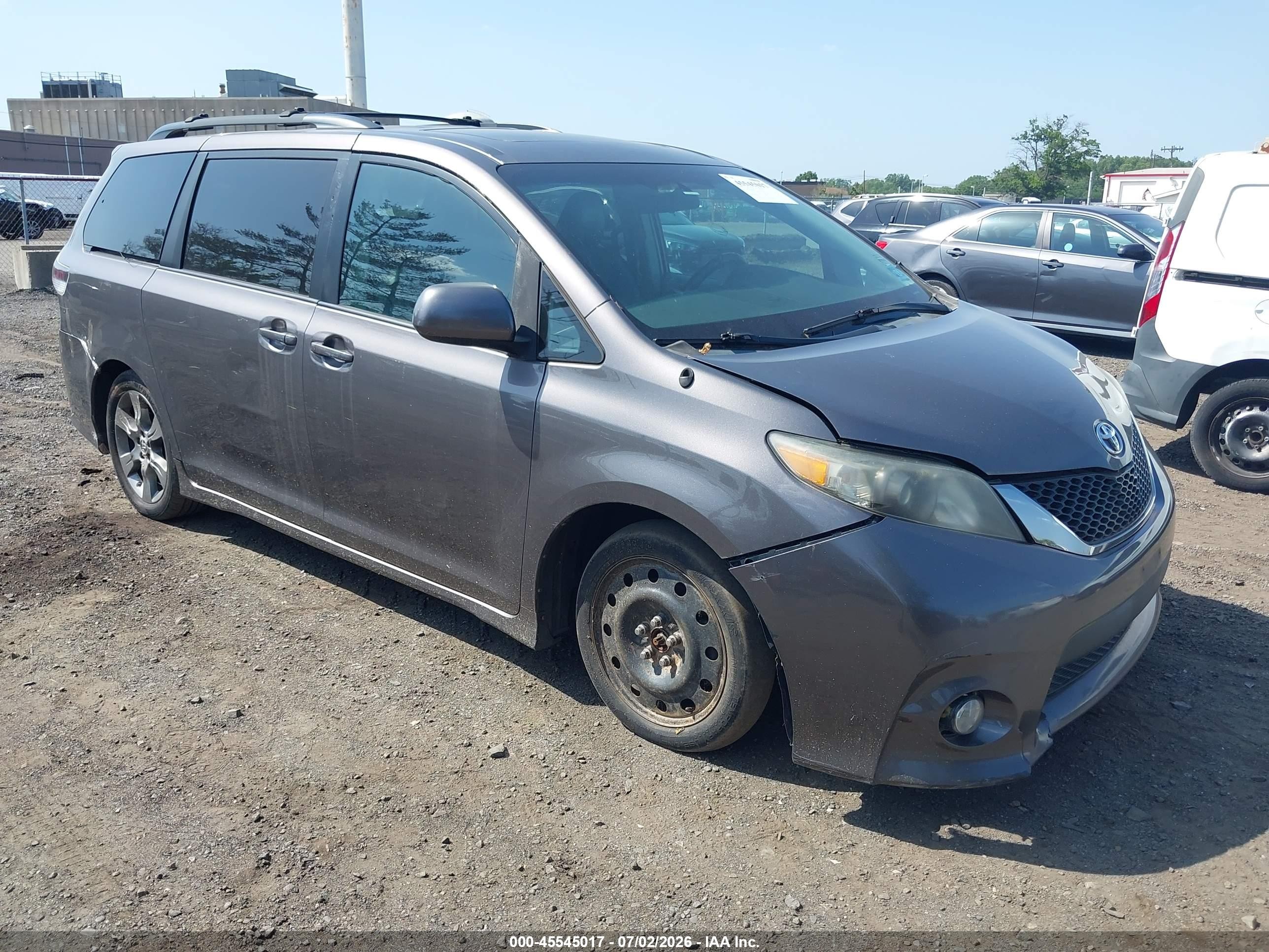 2011 Toyota Sienna Se Серый vin: 5TDXK3DC2BS165031