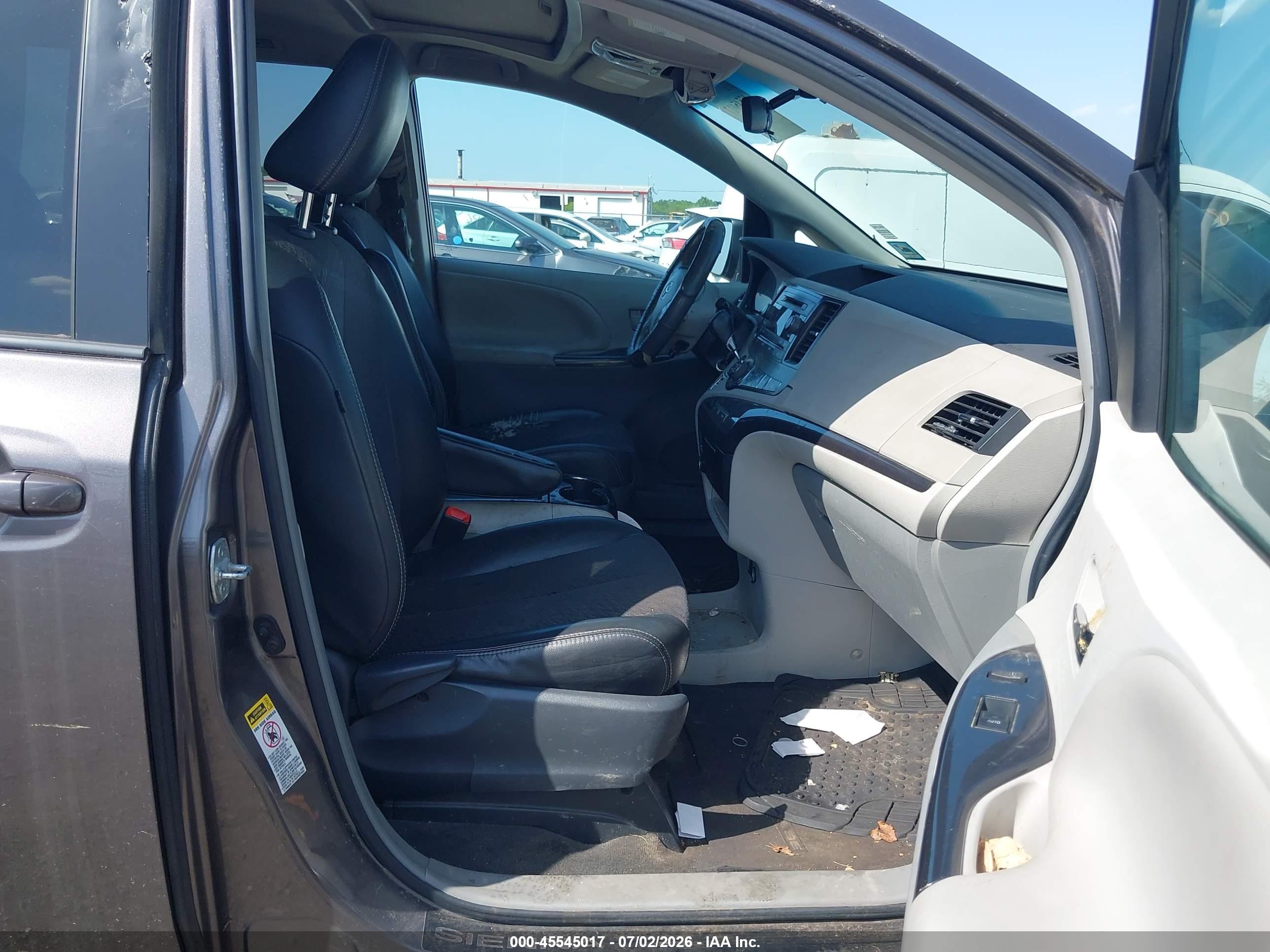 2011 Toyota Sienna Se Серый vin: 5TDXK3DC2BS165031