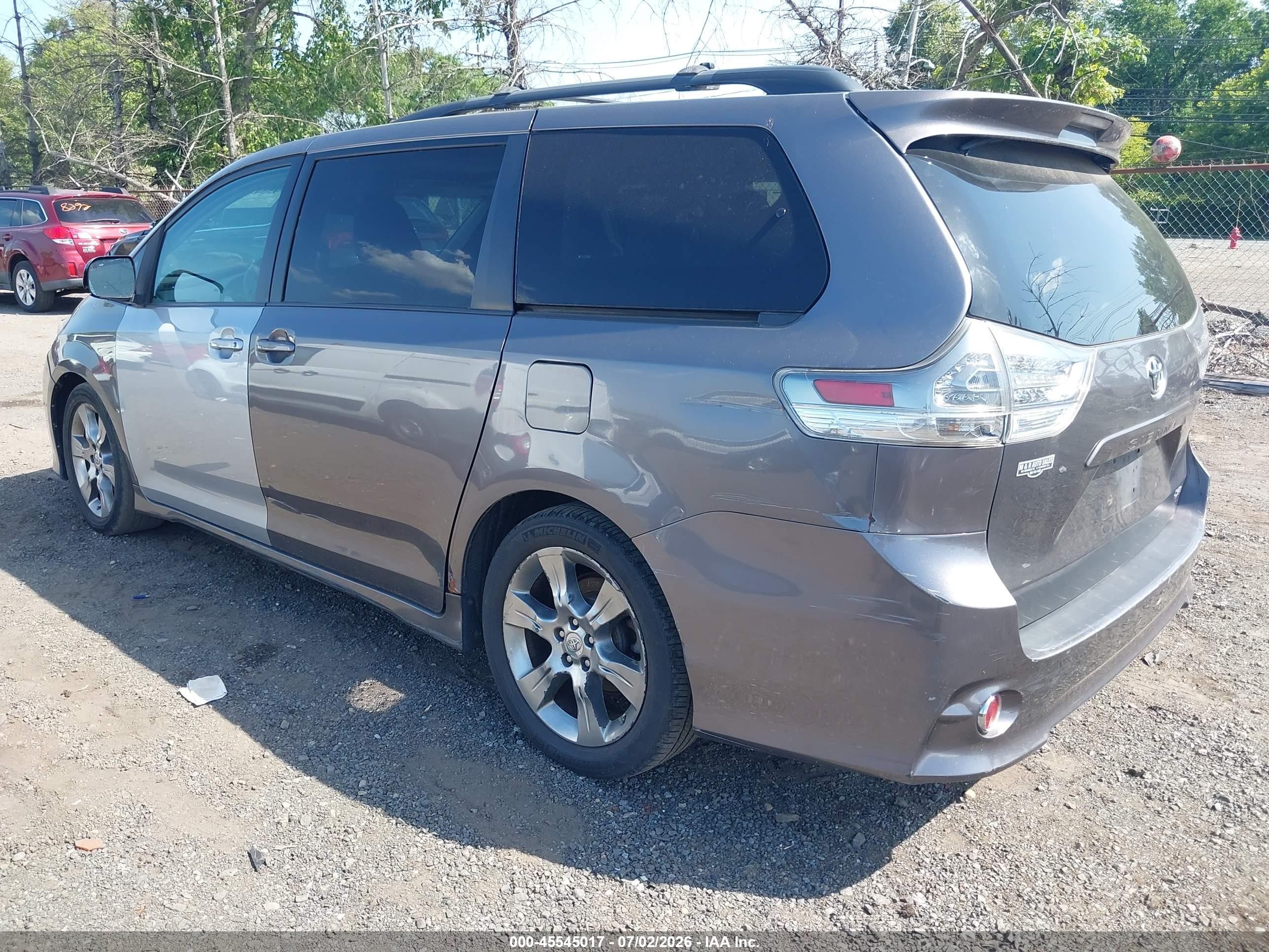 2011 Toyota Sienna Se Серый vin: 5TDXK3DC2BS165031