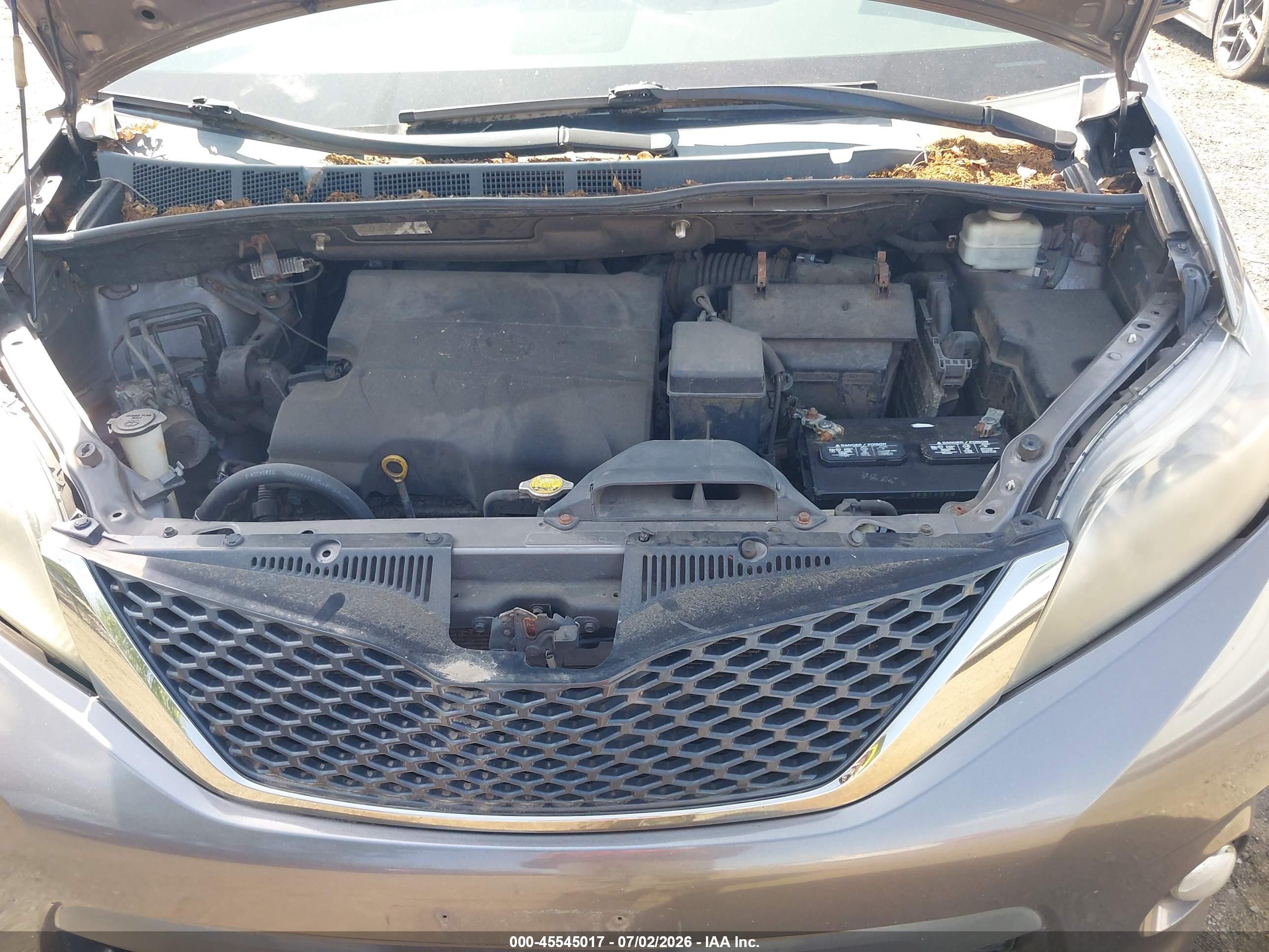 2011 Toyota Sienna Se Серый vin: 5TDXK3DC2BS165031