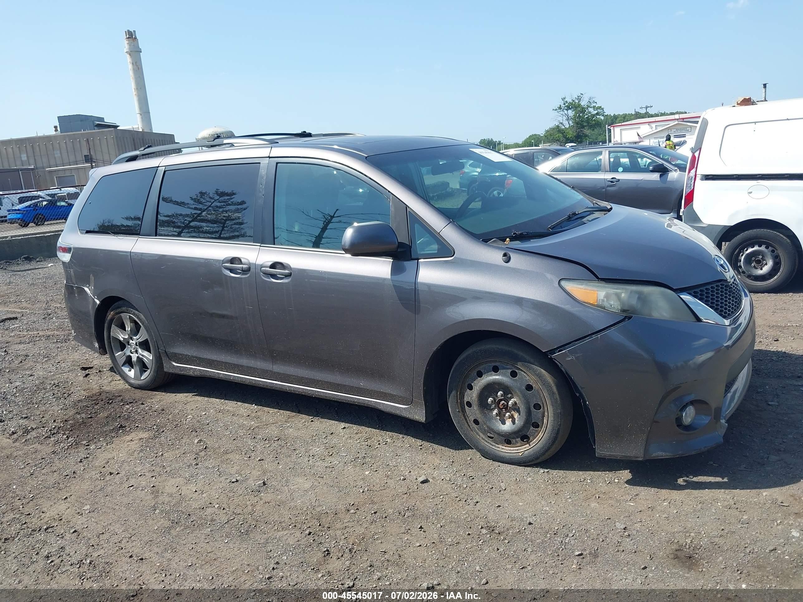 2011 Toyota Sienna Se Серый vin: 5TDXK3DC2BS165031