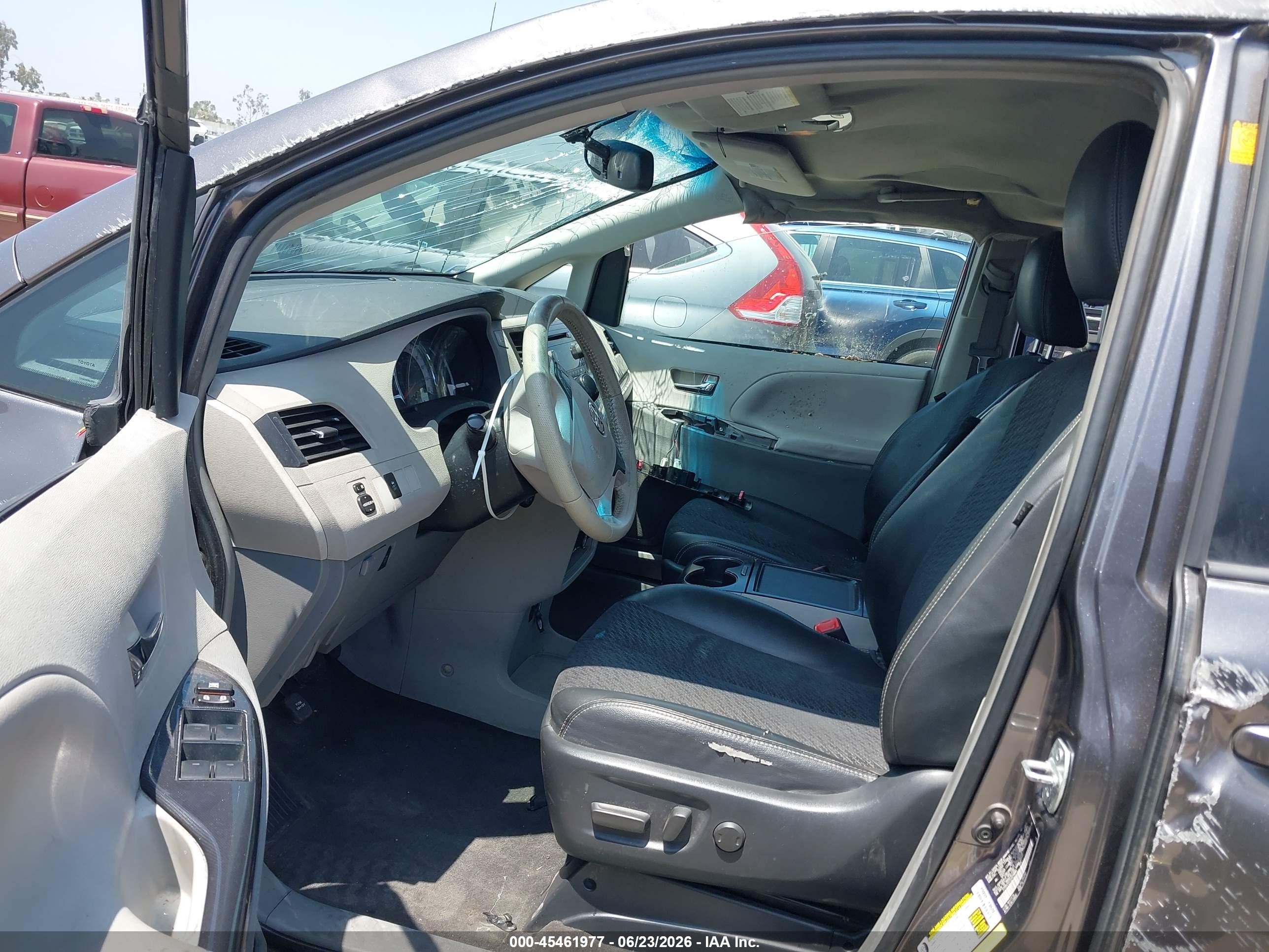 2012 Toyota Sienna Se 8 Passenger Gray vin: 5TDXK3DC2CS276888