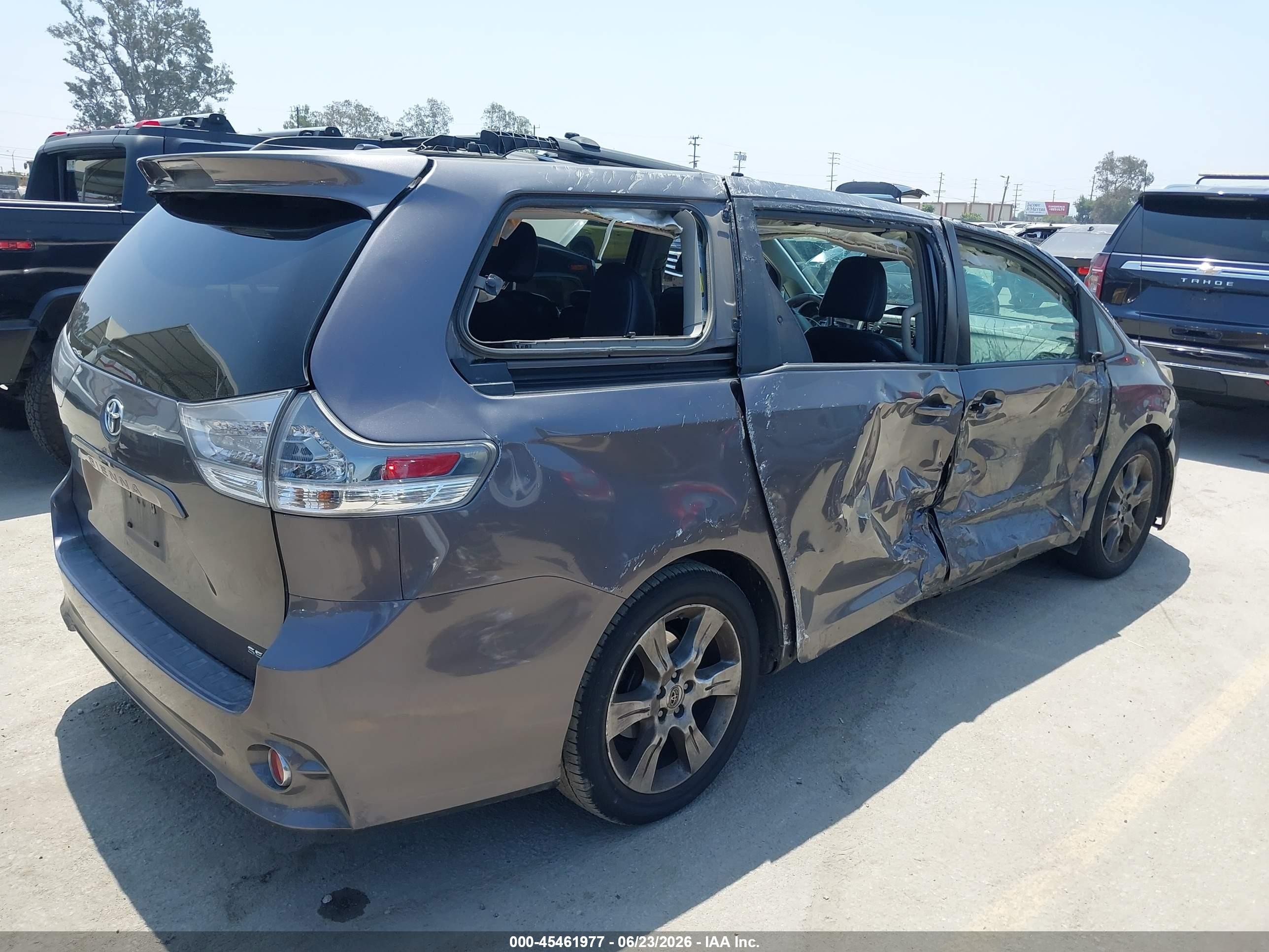 2012 Toyota Sienna Se 8 Passenger Gray vin: 5TDXK3DC2CS276888