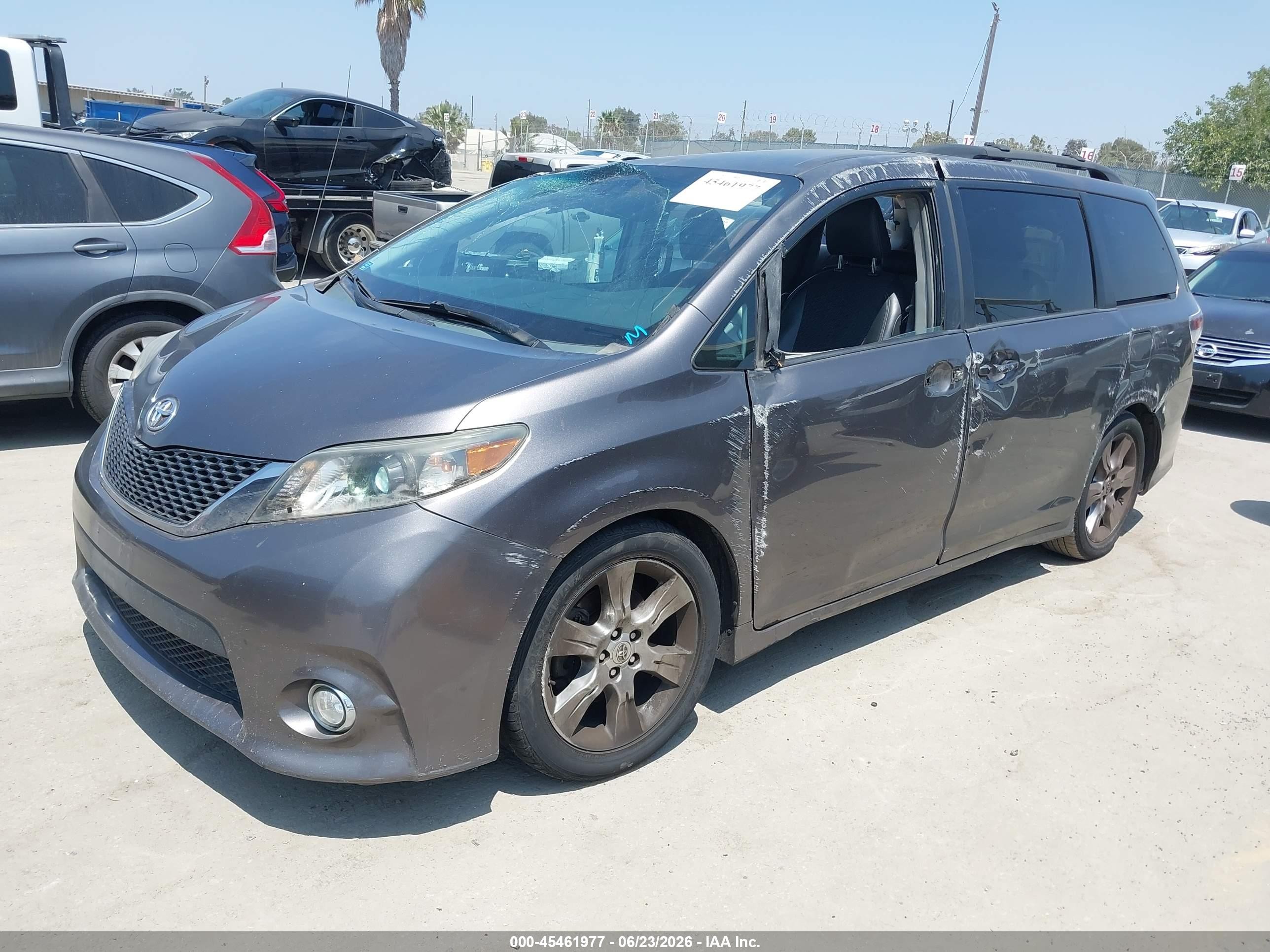 2012 Toyota Sienna Se 8 Passenger Gray vin: 5TDXK3DC2CS276888