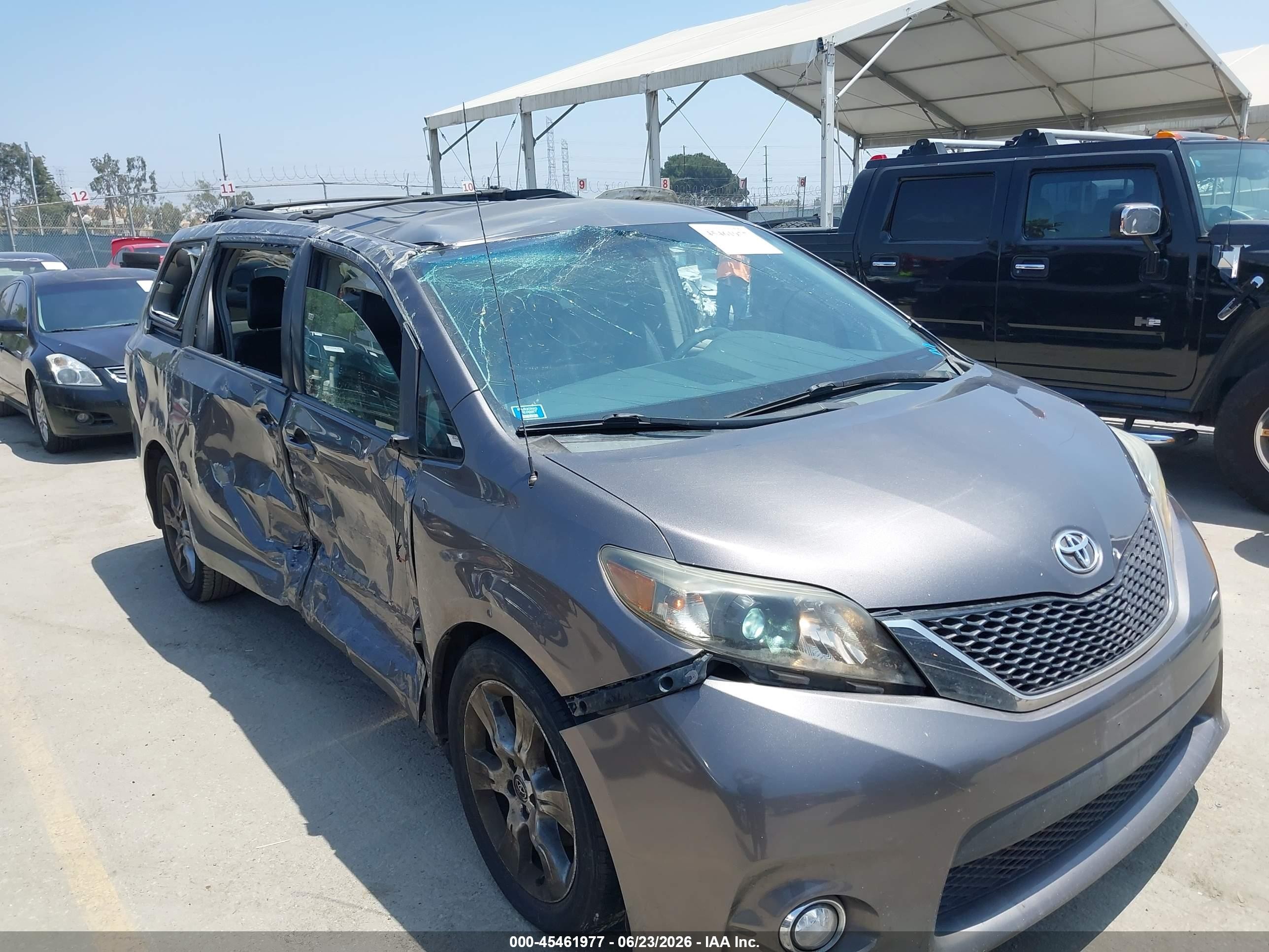 2012 Toyota Sienna Se 8 Passenger Gray vin: 5TDXK3DC2CS276888