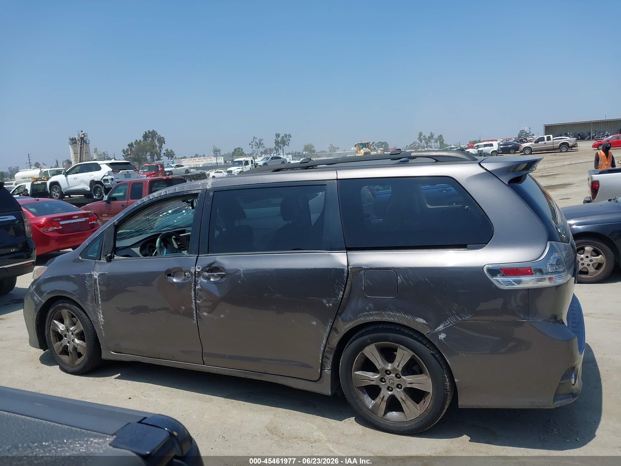 2012 Toyota Sienna Se 8 Passenger Gray vin: 5TDXK3DC2CS276888